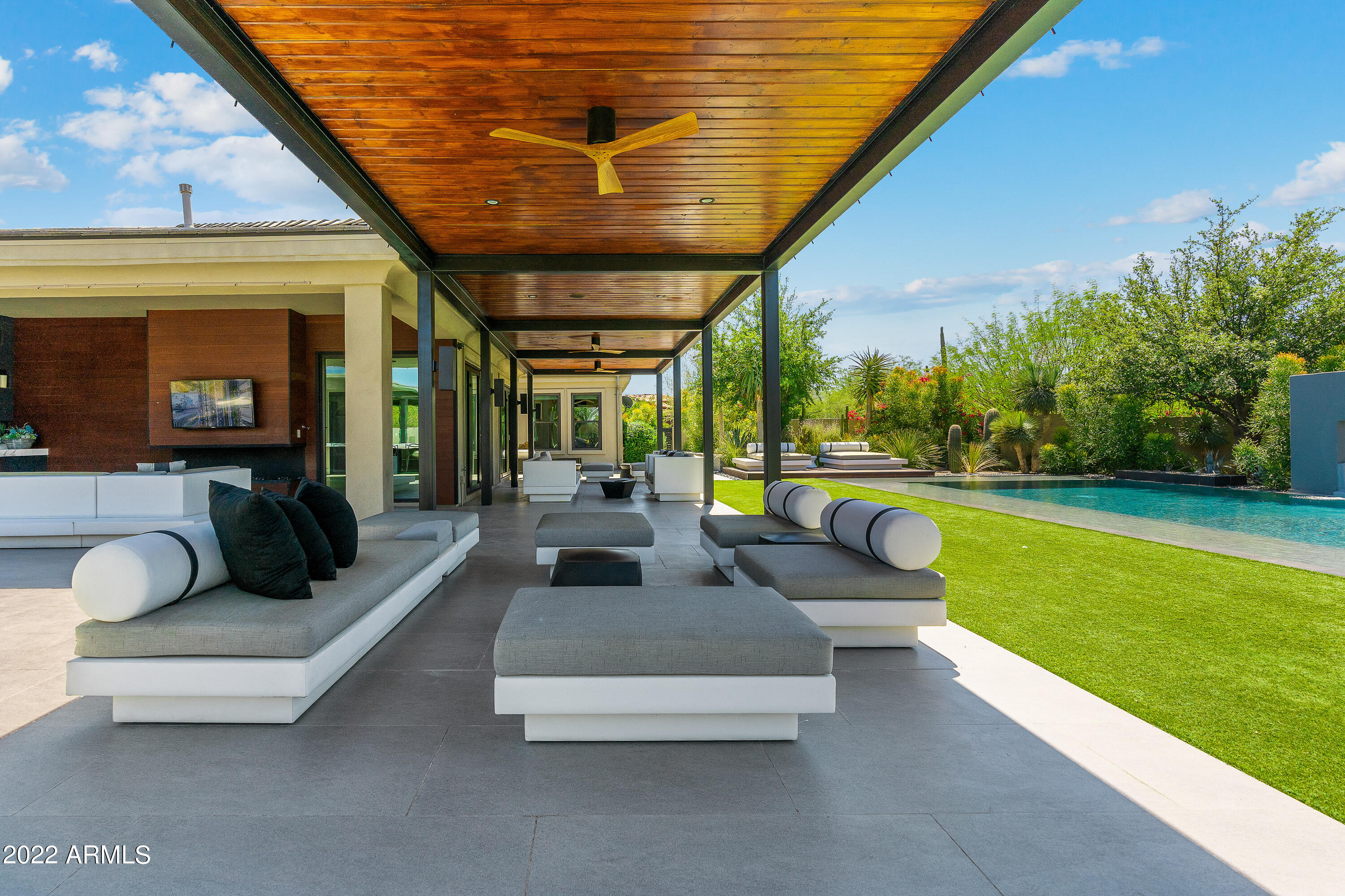 PINNACLE PEAK PLACE - Residential