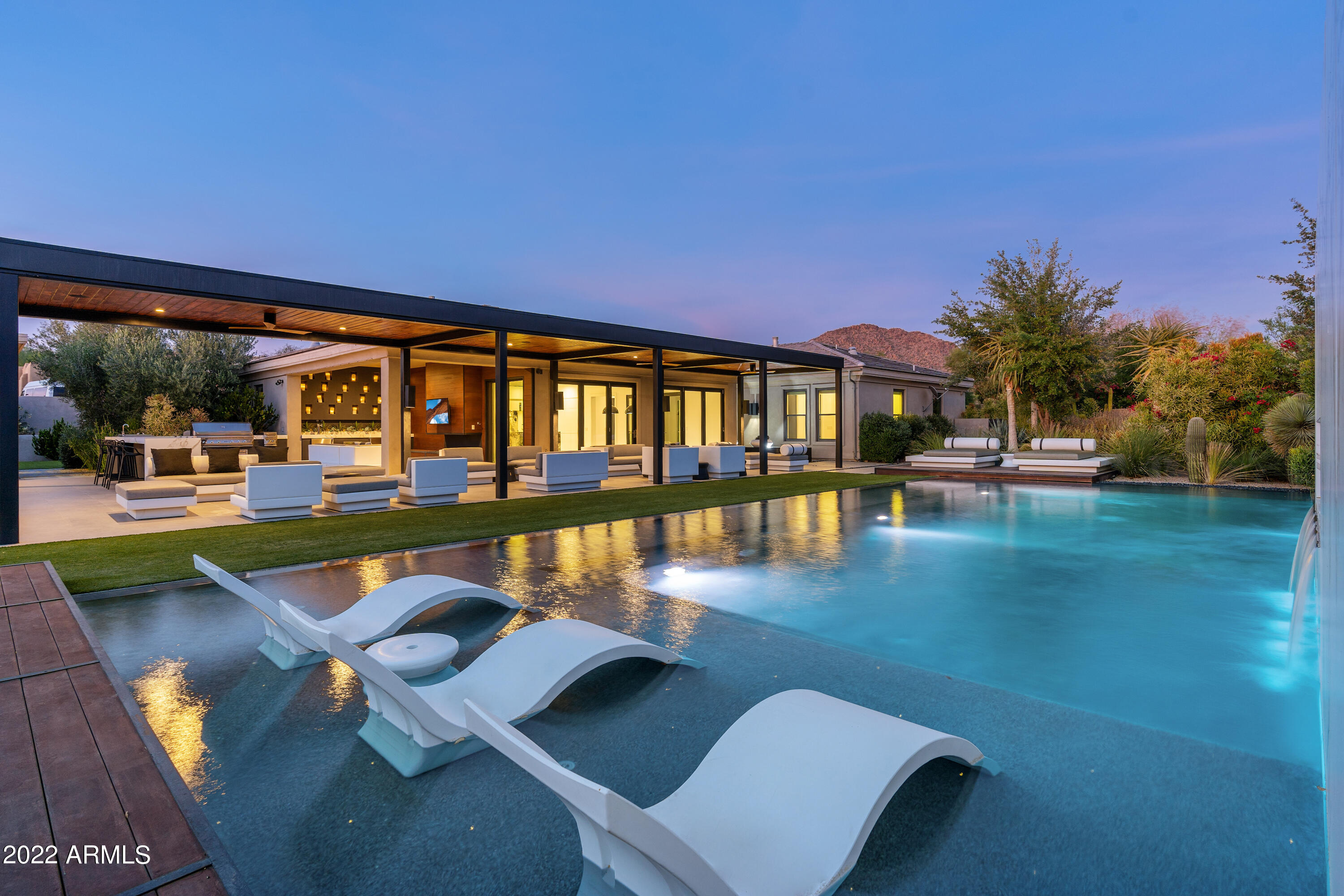 PINNACLE PEAK PLACE - Residential