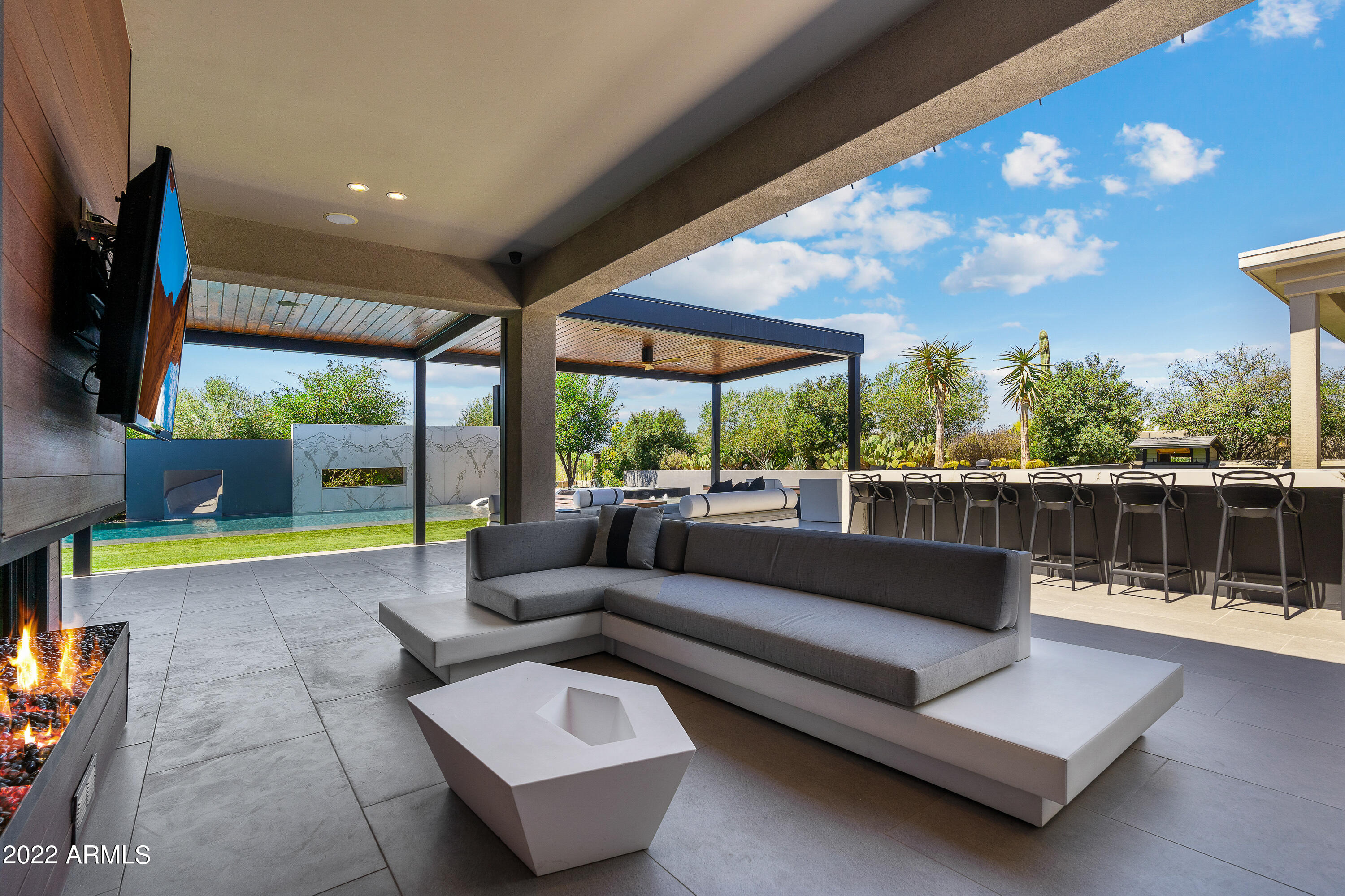 PINNACLE PEAK PLACE - Residential