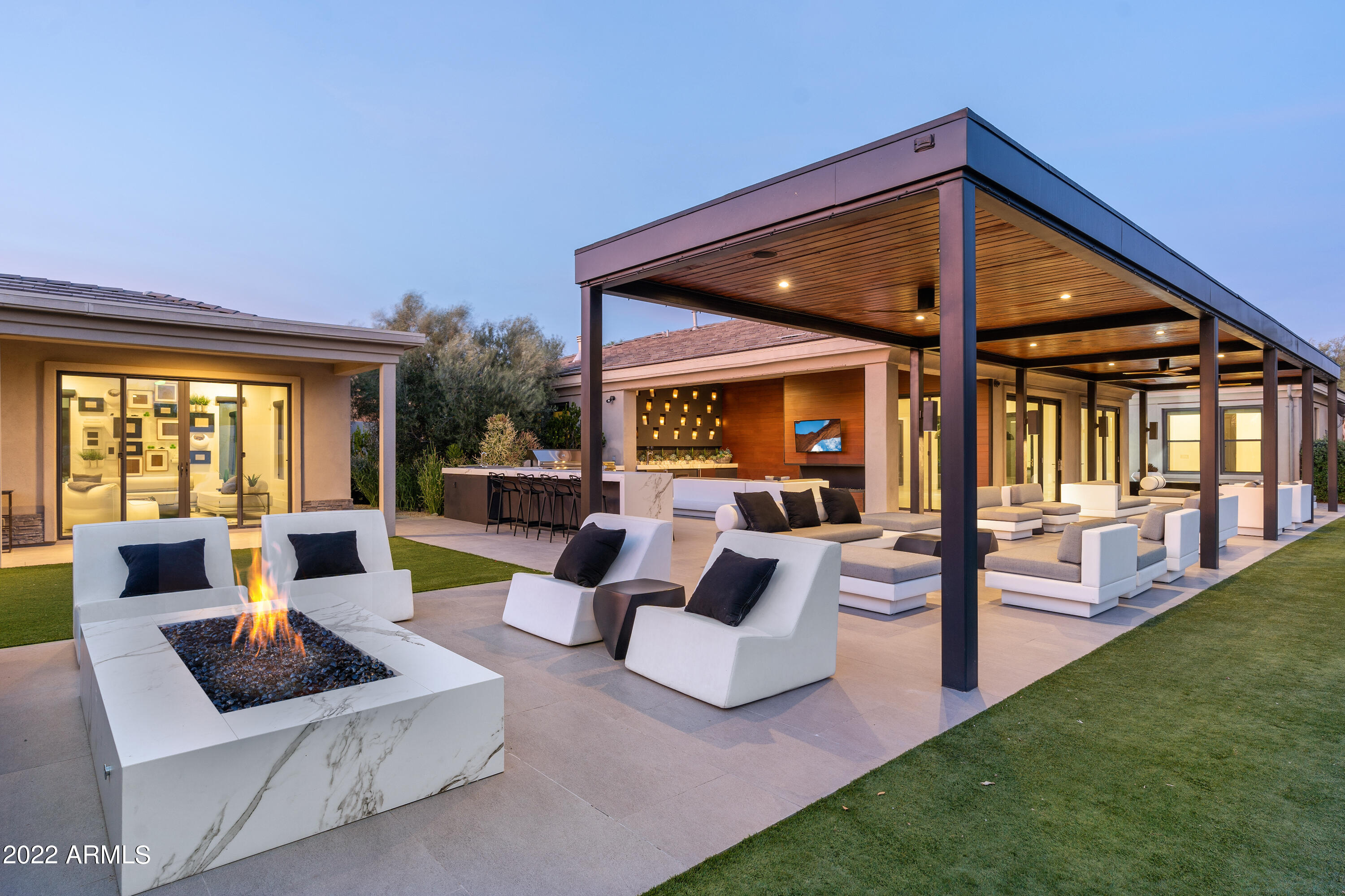 PINNACLE PEAK PLACE - Residential