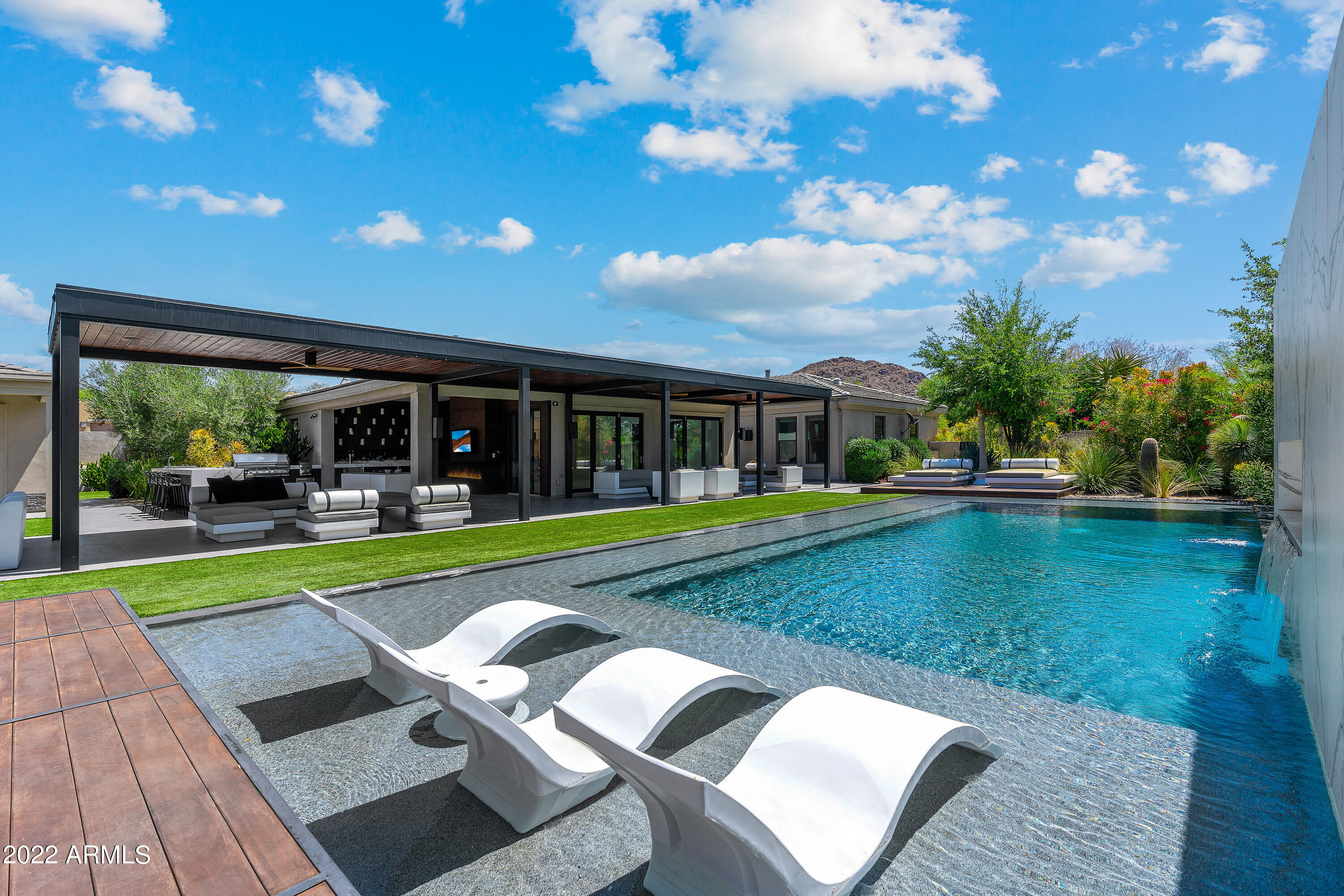 PINNACLE PEAK PLACE - Residential