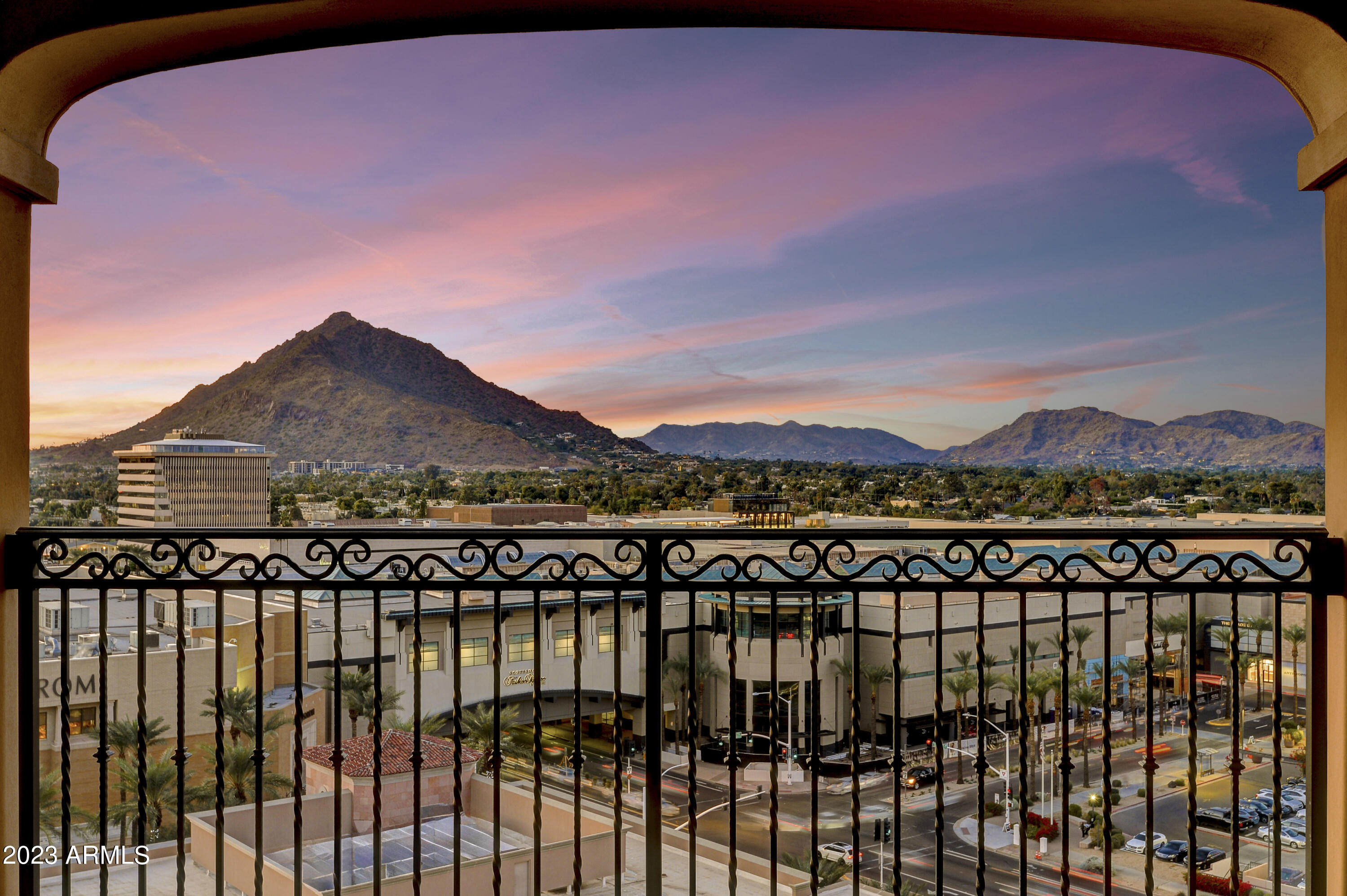 SCOTTSDALE WATERFRONT RESIDENCES - Residential