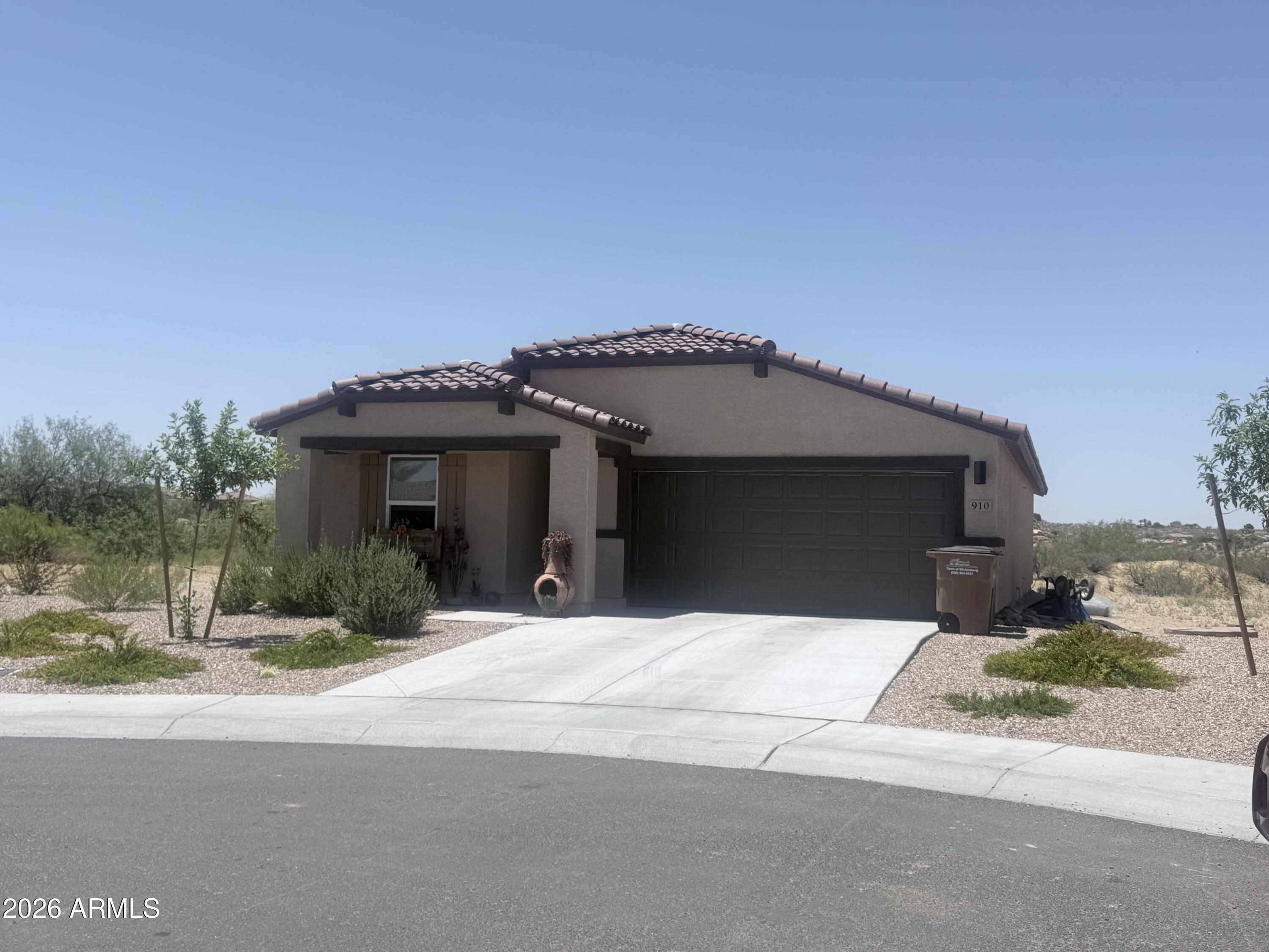 WICKENBURG COUNTRY CLUB ESTATES - Residential
