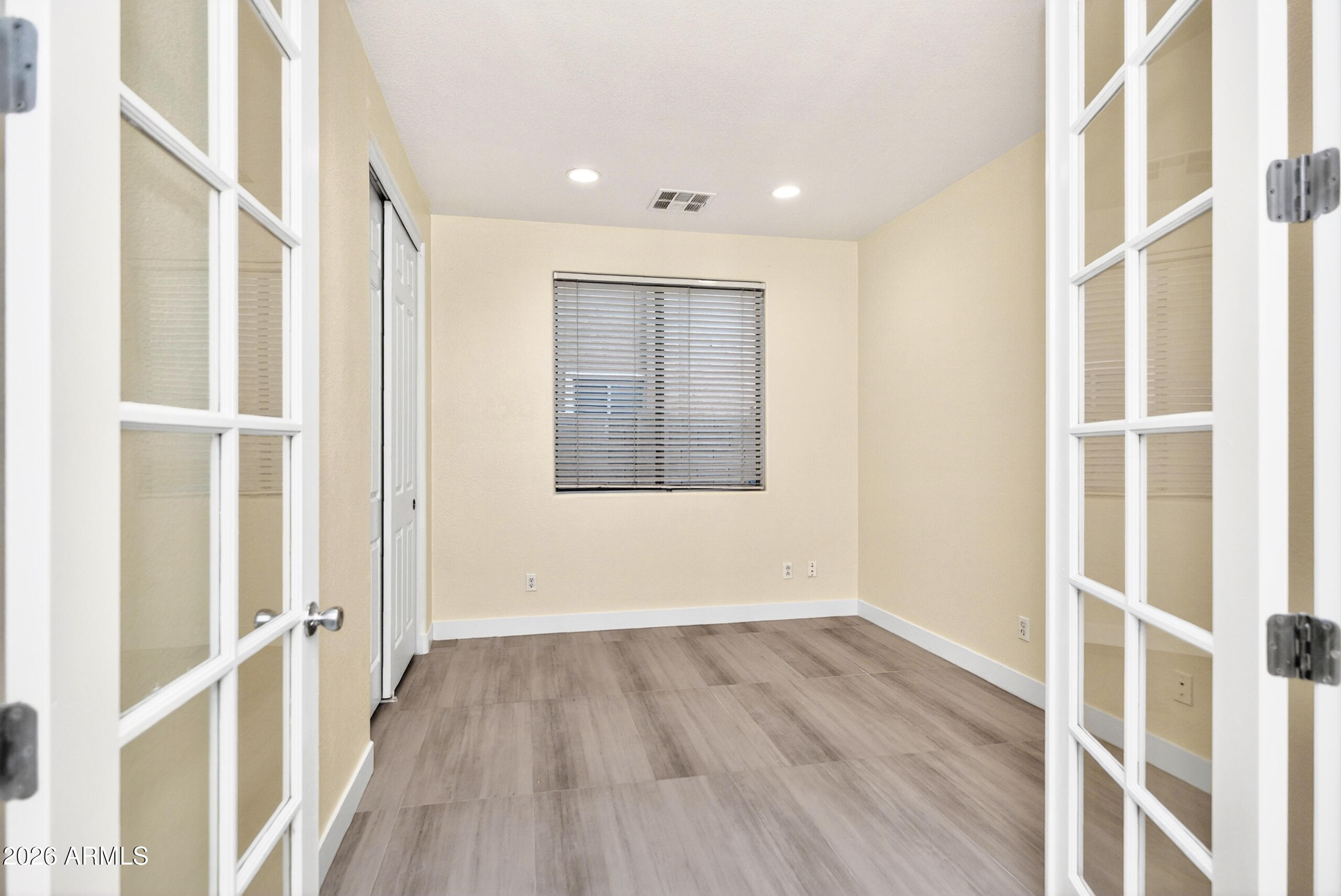 SUN GROVES - Residential