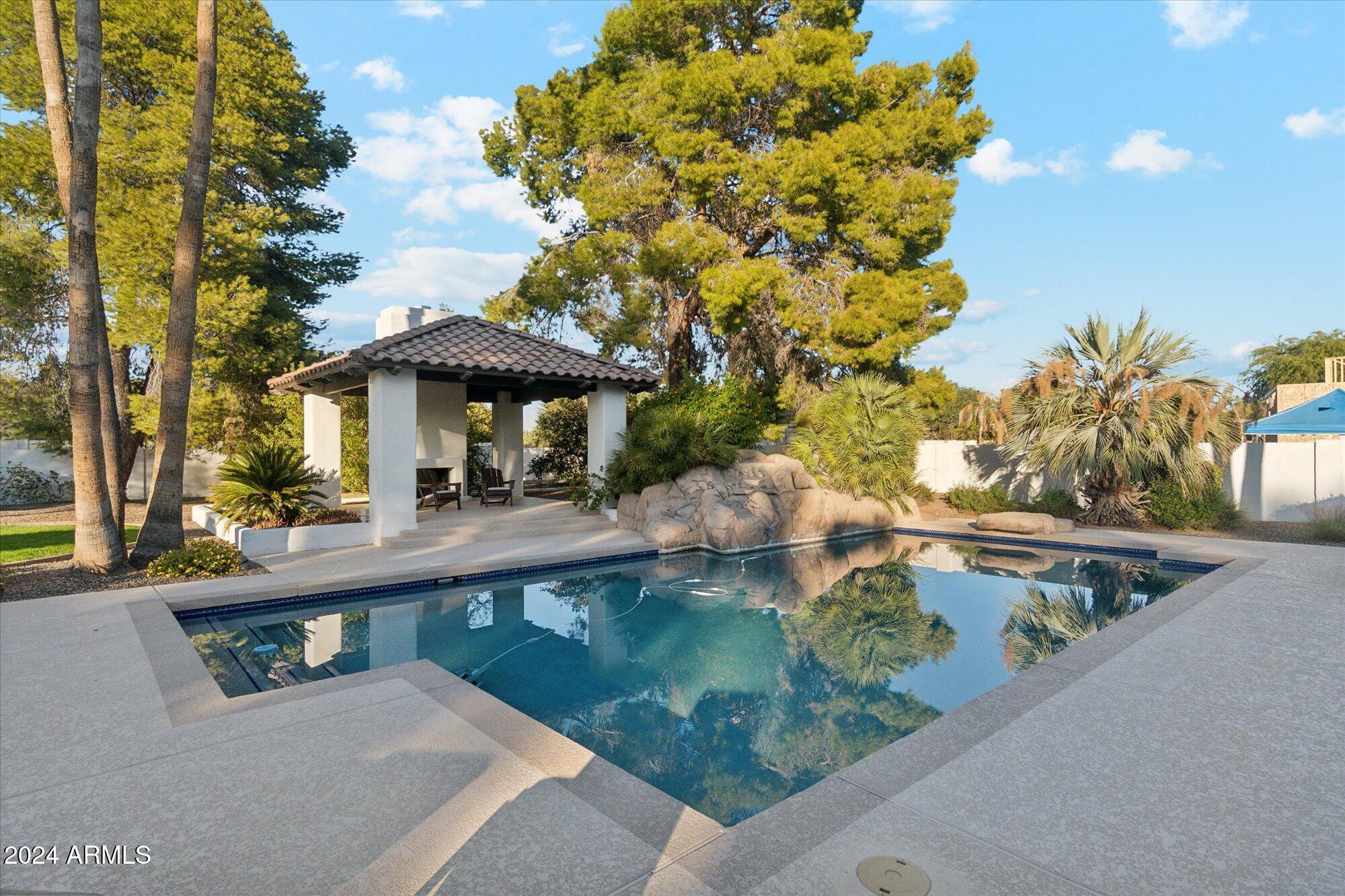 CAMELBACK COUNTRY ESTATES UNIT 2 - Residential