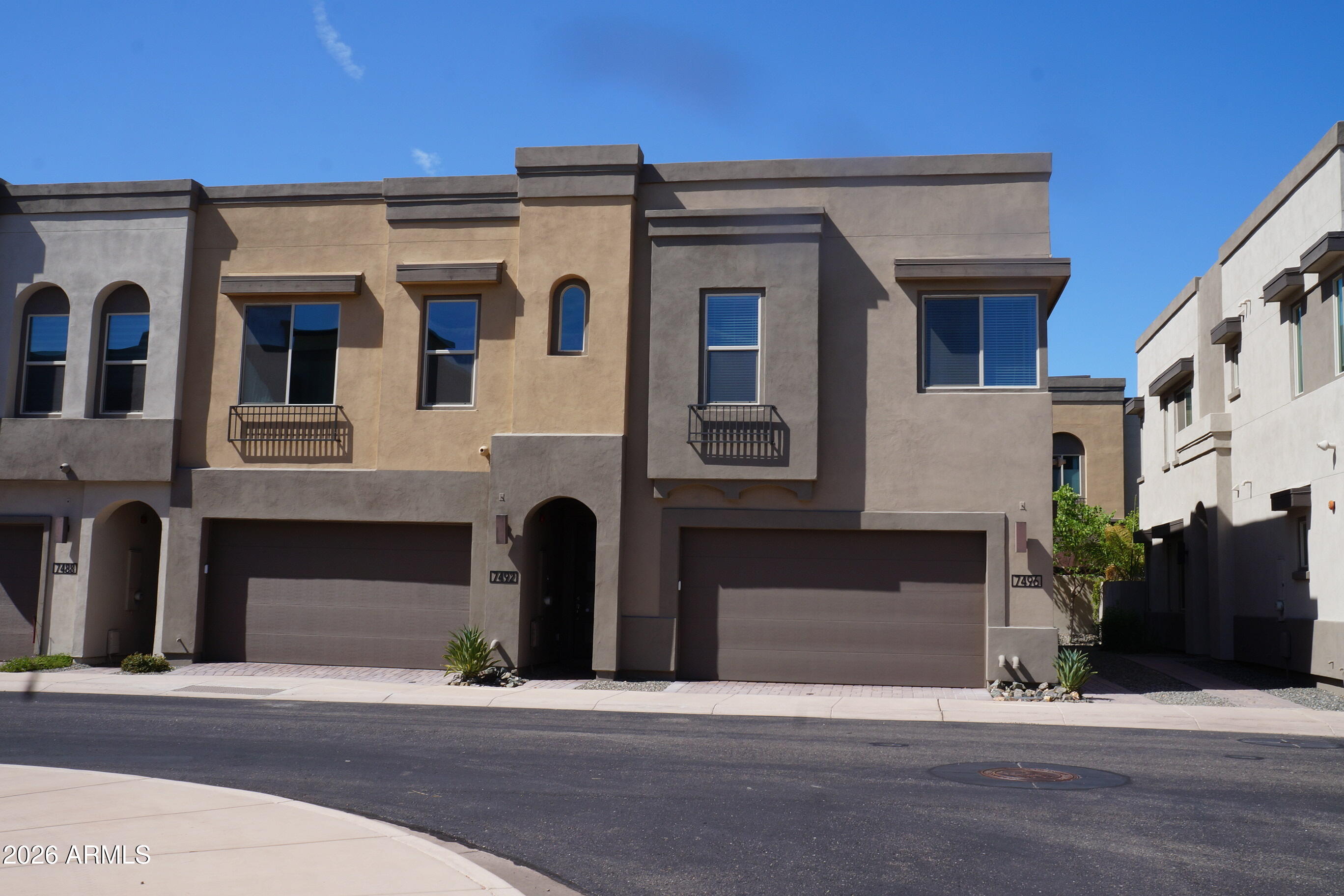 Introducing a 3 bedroom 2.5 bath beauty available for rent in the desirable gated community of Silverstone in Scottsdale, AZ. This stunning home features 3 bedrooms, 2.5 bathrooms, a spacious kitchen with a center island that opens to the living room, stainless steel appliances, and a gas range for all your cooking needs. The property also boasts a loft area perfect for a home office or additional living space, as well as a rooftop patio with breathtaking views of the surrounding area. Don't miss out on the opportunity to make this beautiful house your new home in the sought-after Silverstone community.