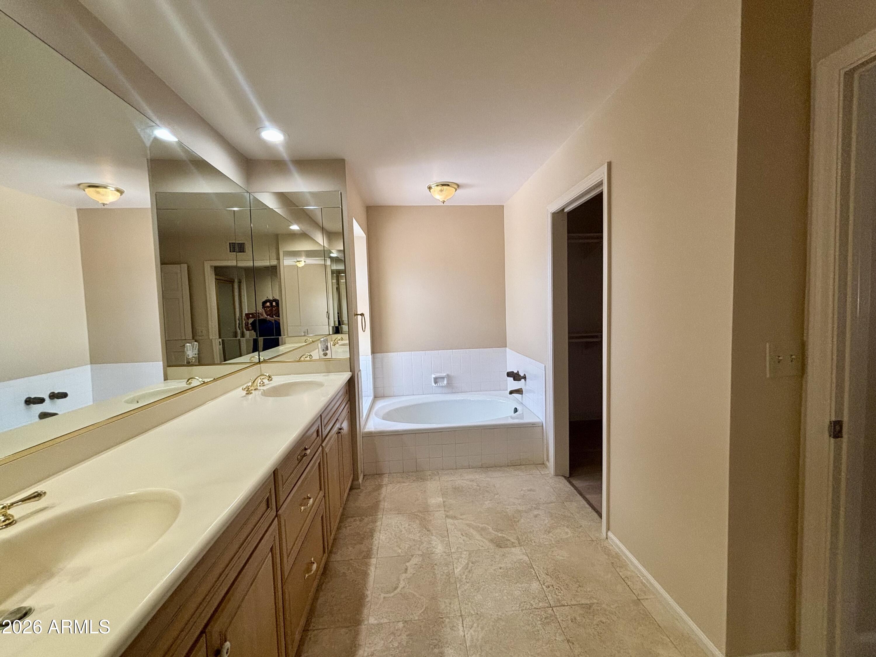 LA JOLLA BLANCA - Residential Lease