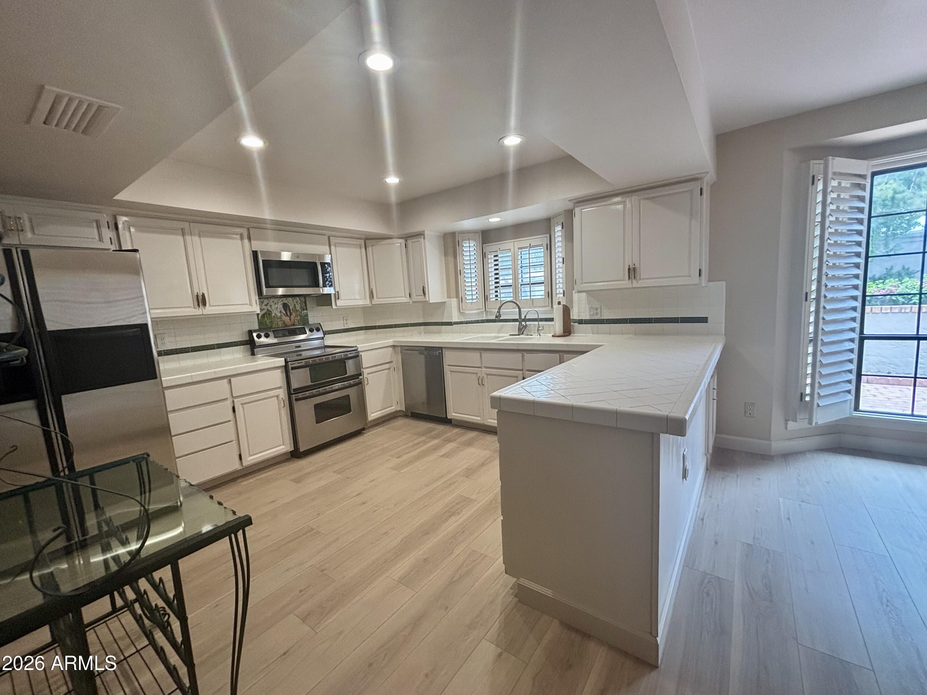 LA JOLLA BLANCA - Residential Lease