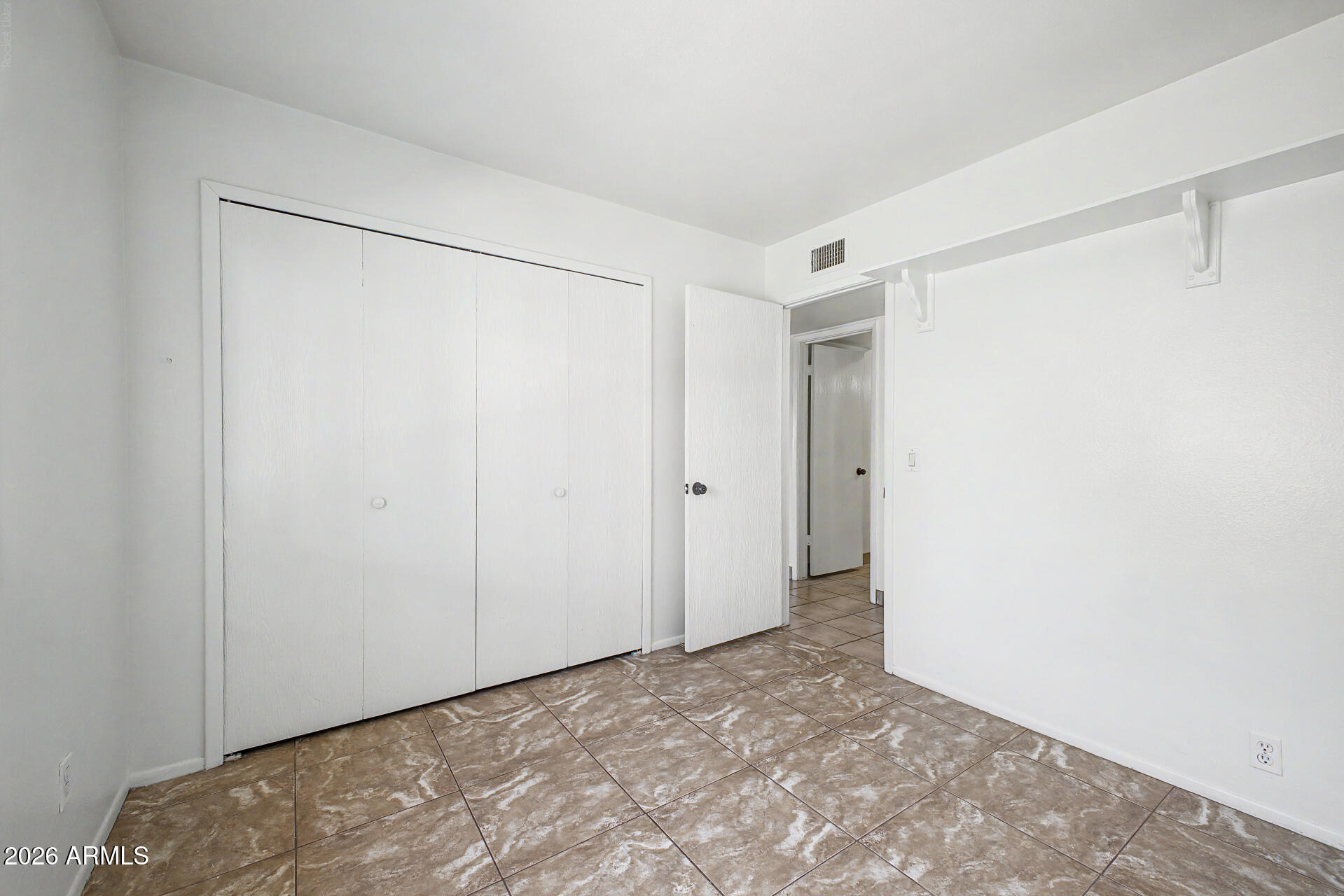 DEB LIN CIRCLE - Residential