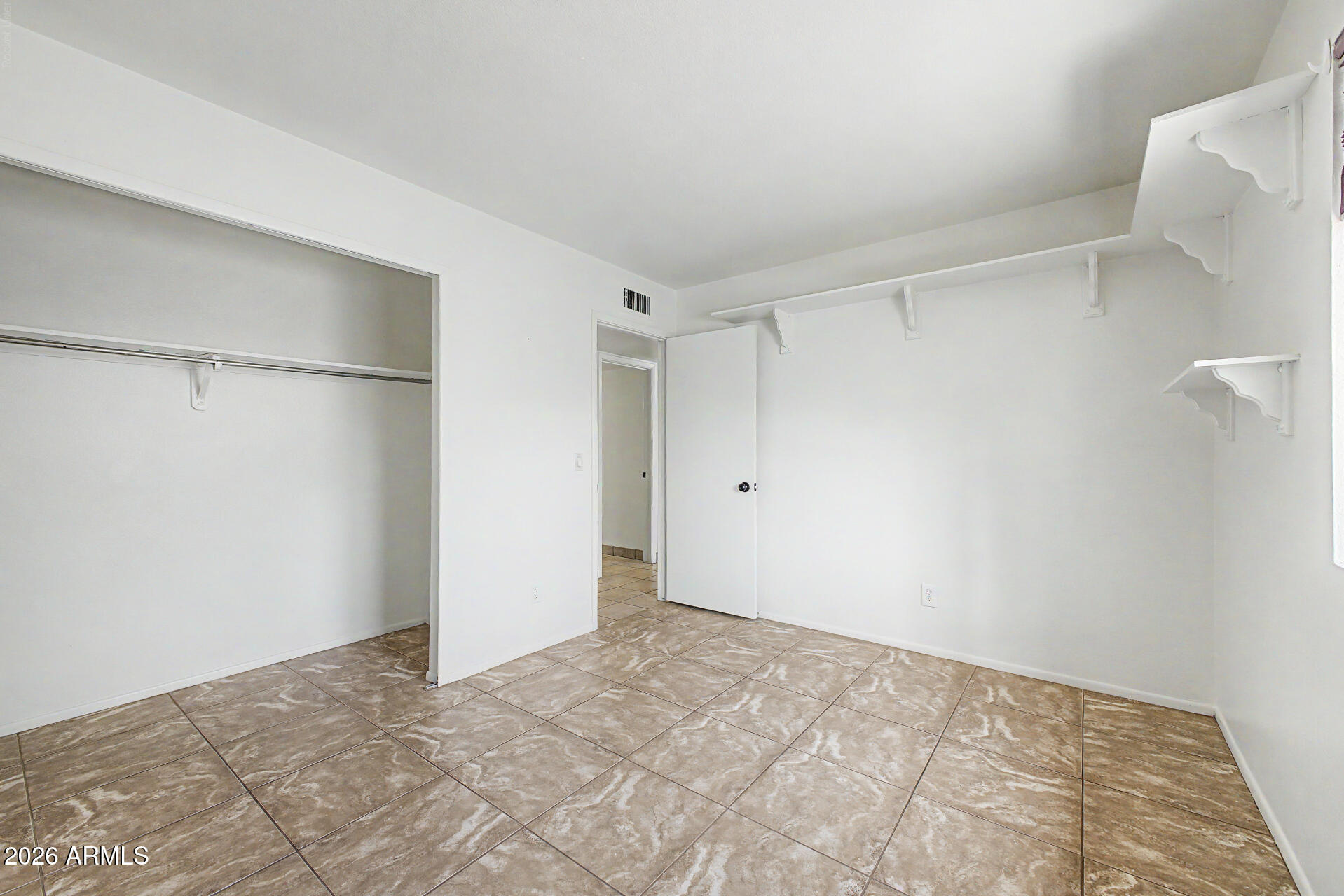 DEB LIN CIRCLE - Residential