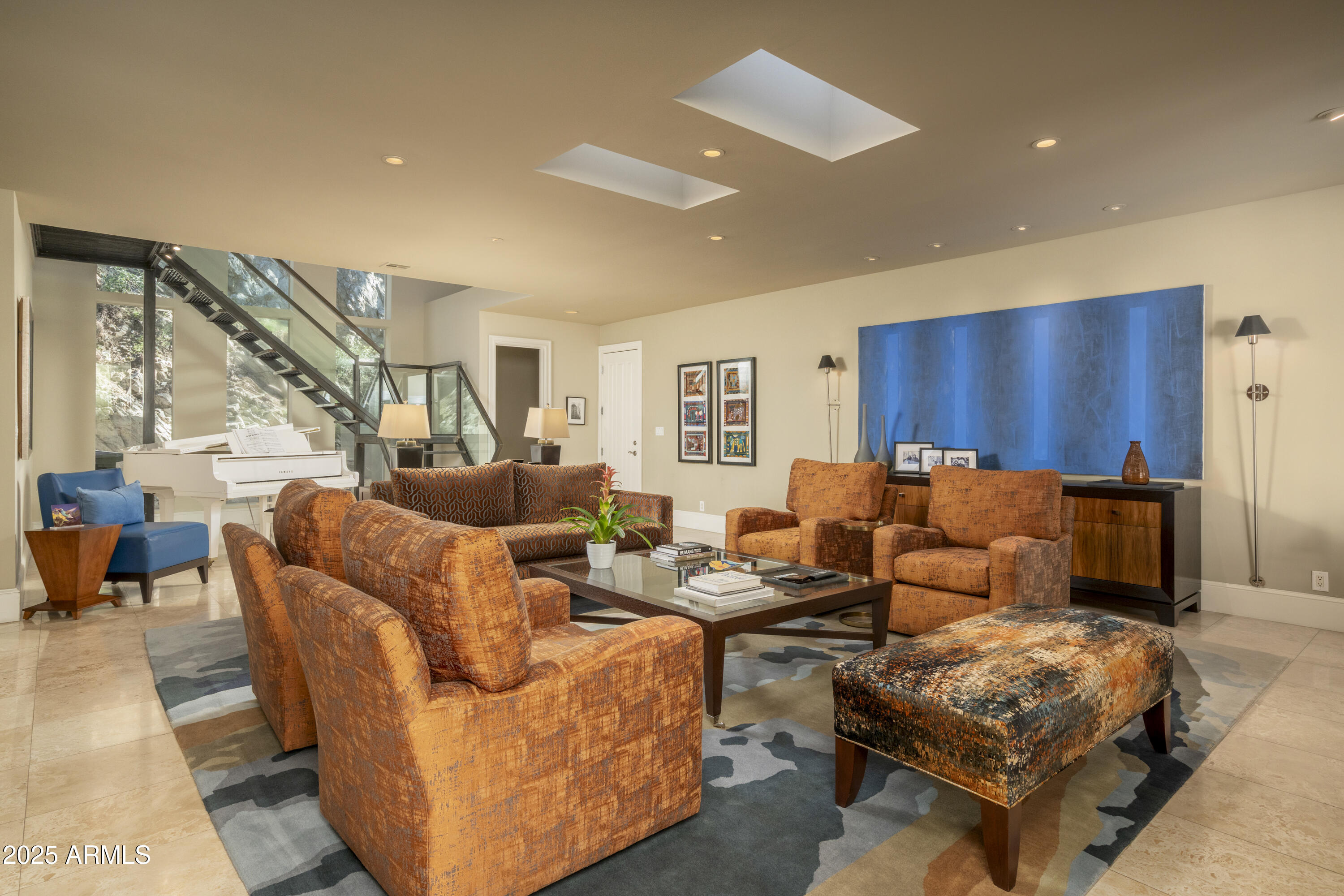 LINCOLN HILLS - Residential
