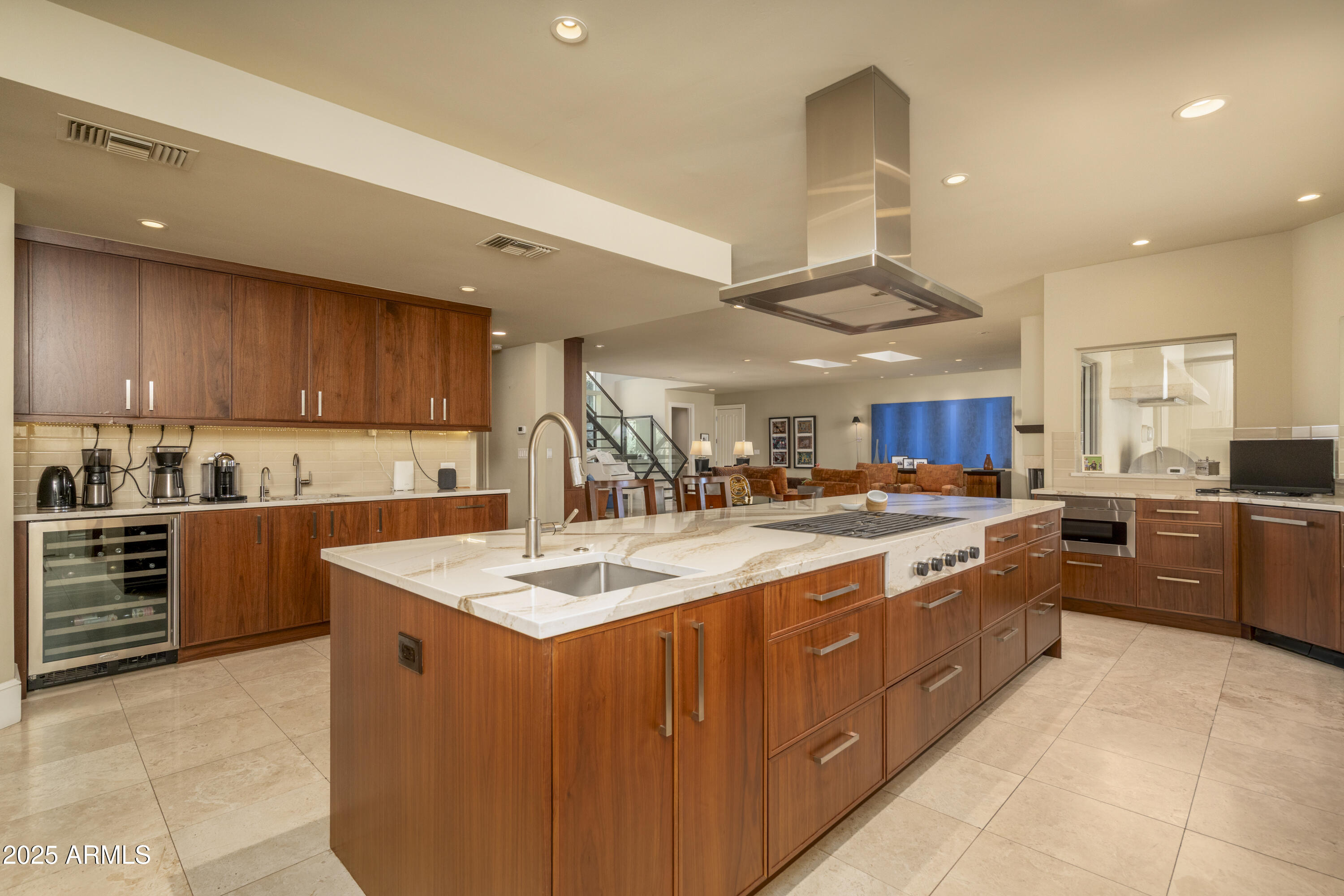 LINCOLN HILLS - Residential