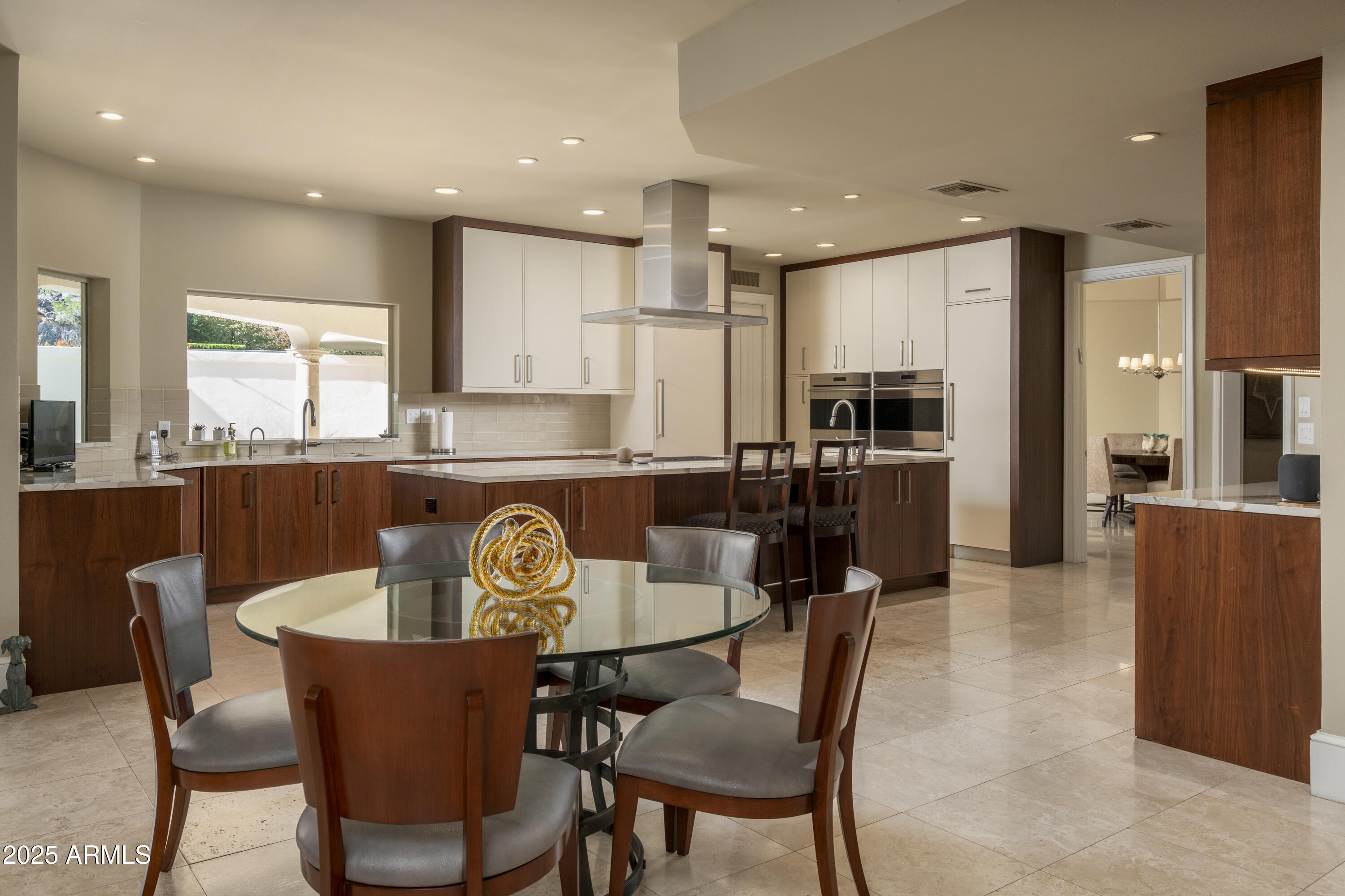 LINCOLN HILLS - Residential