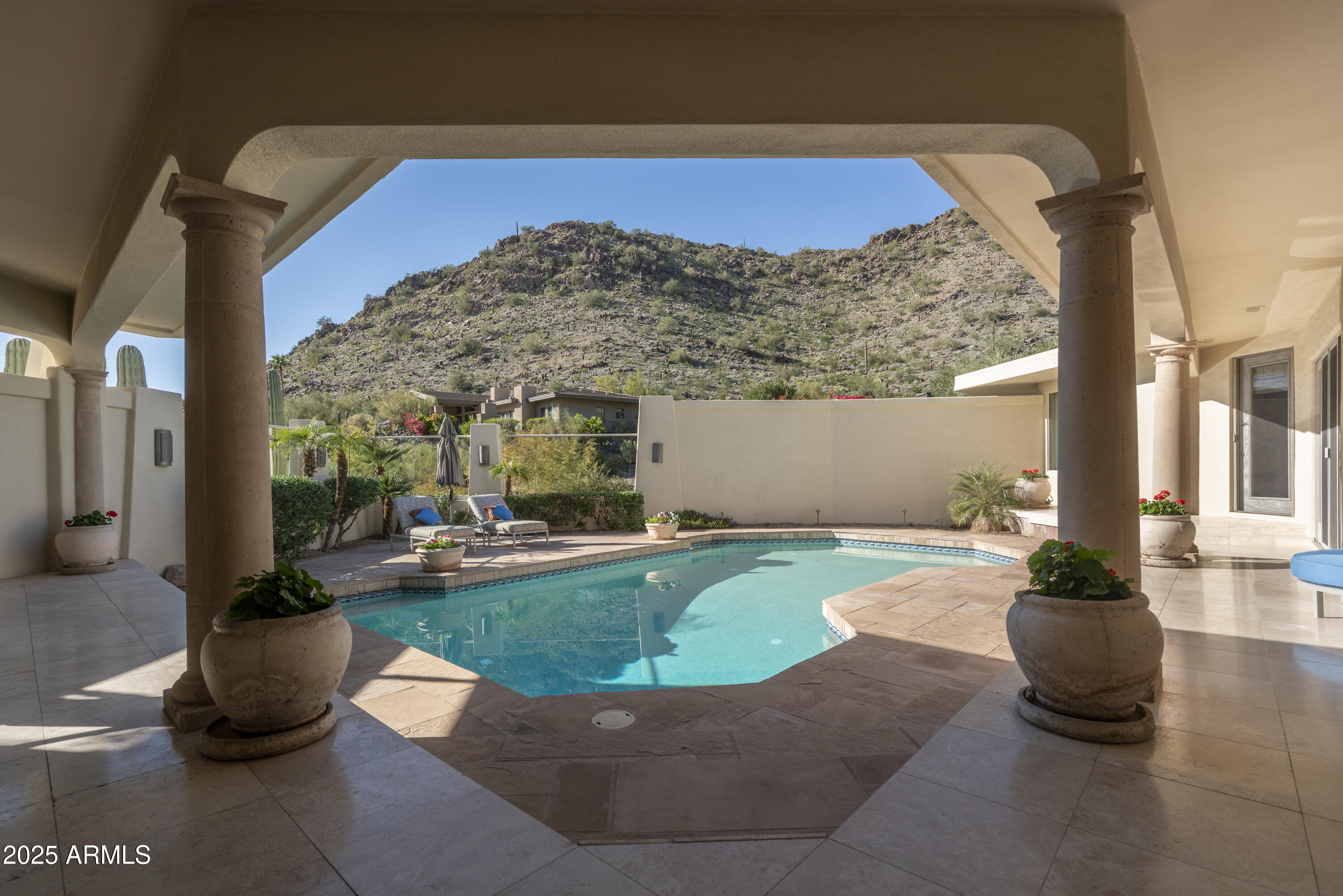 LINCOLN HILLS - Residential