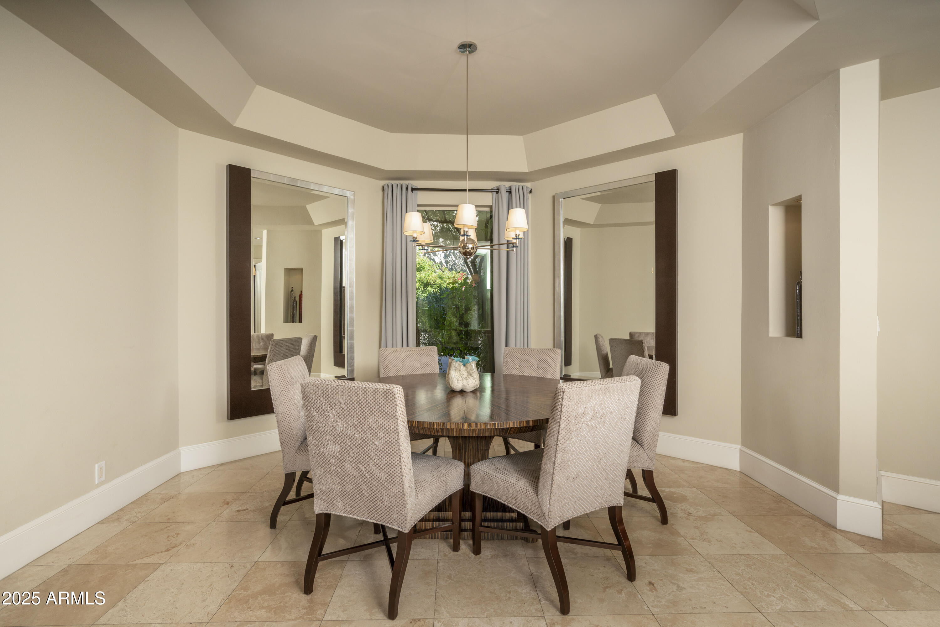 LINCOLN HILLS - Residential