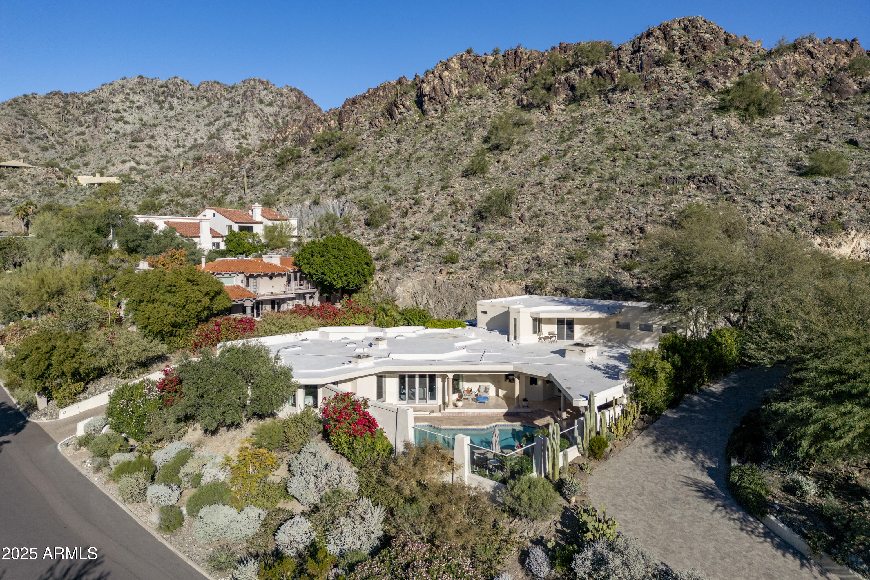 LINCOLN HILLS - Residential