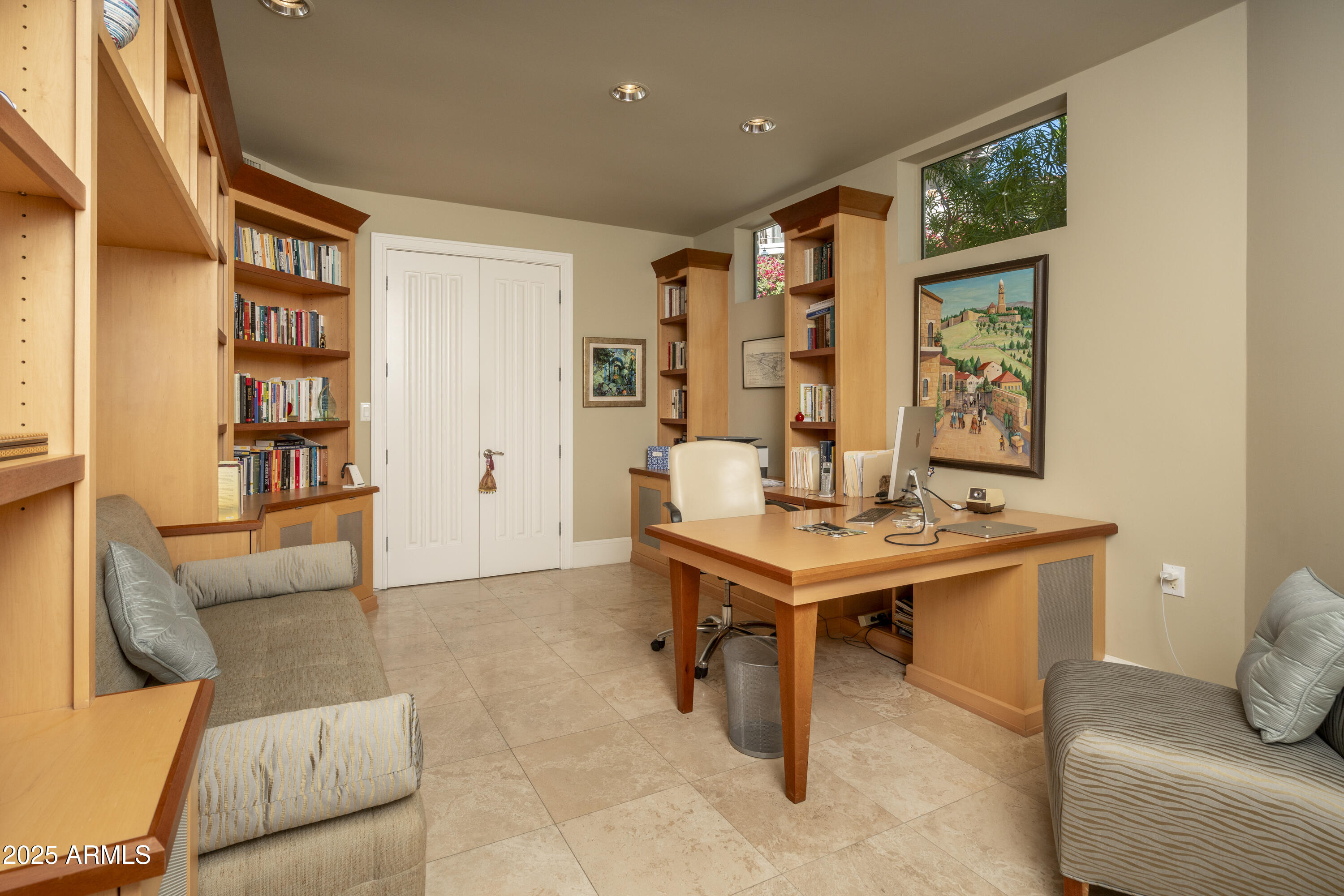 LINCOLN HILLS - Residential
