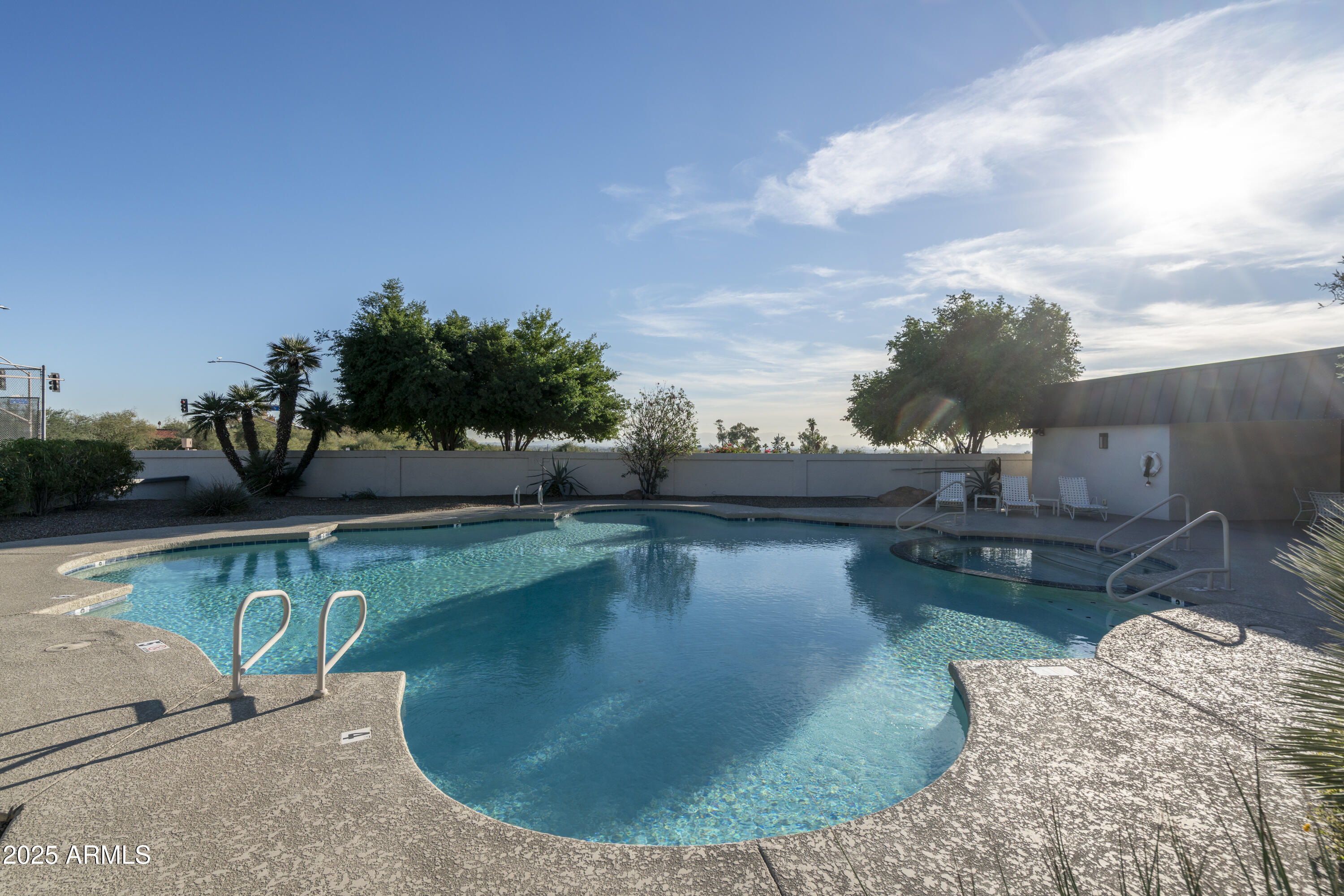 LINCOLN HILLS - Residential