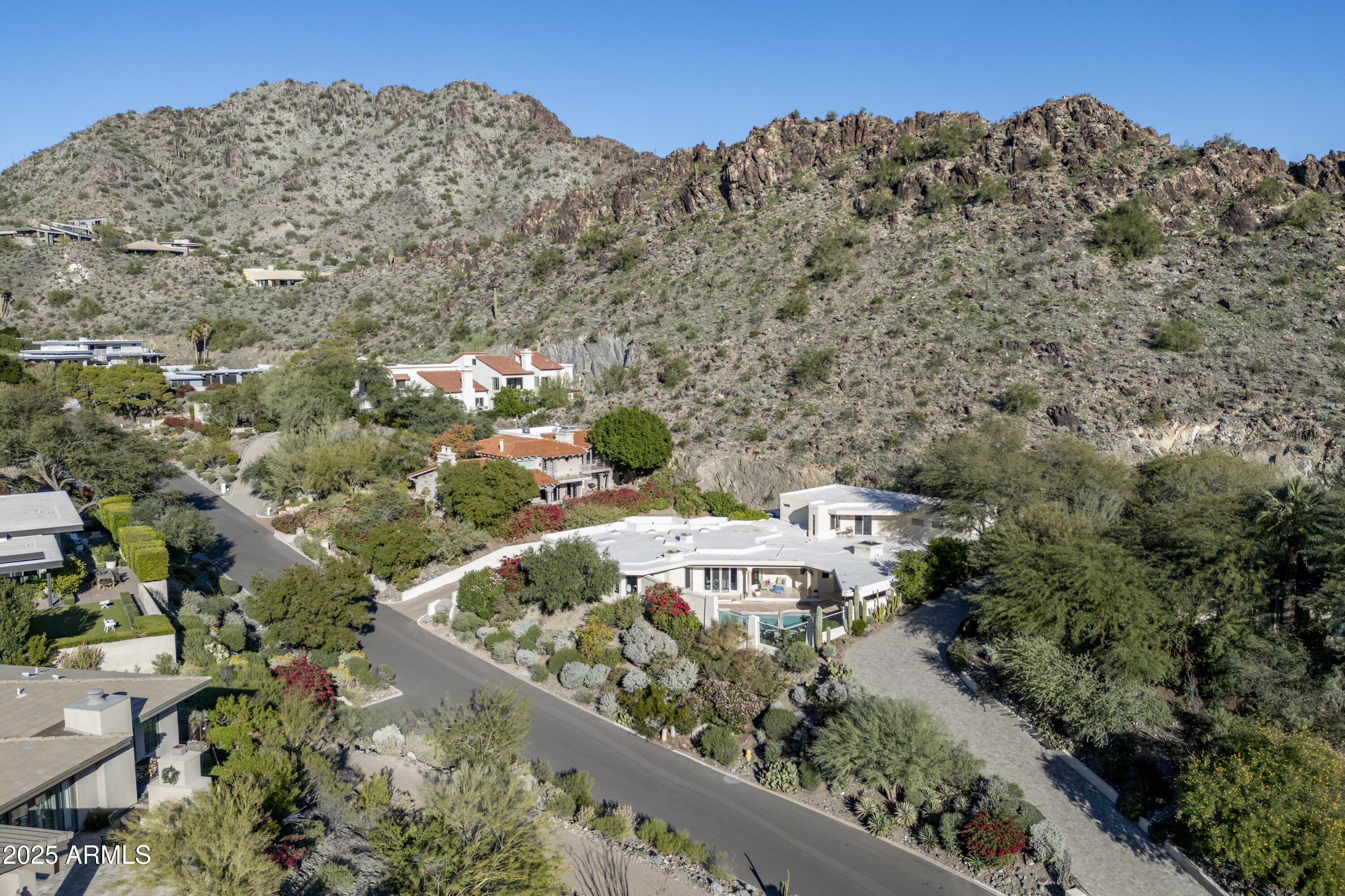 LINCOLN HILLS - Residential