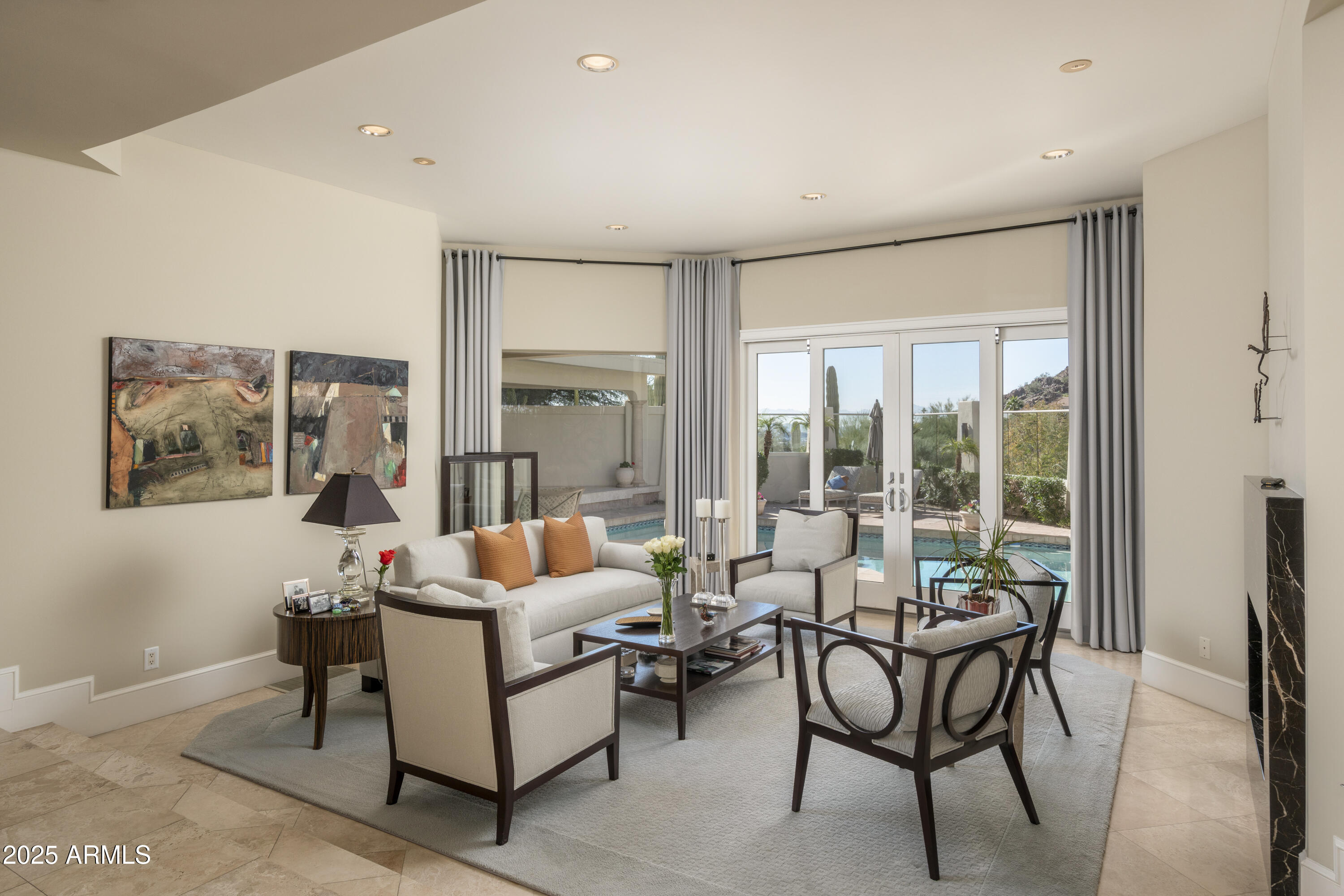 LINCOLN HILLS - Residential