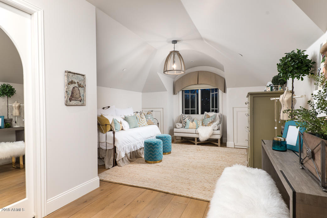 Lafayette Villa 2 - Residential