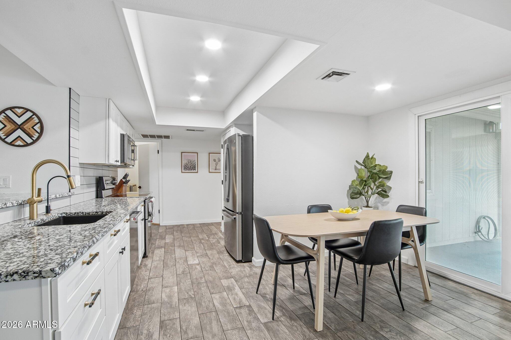 DOBSON SHORES - Residential