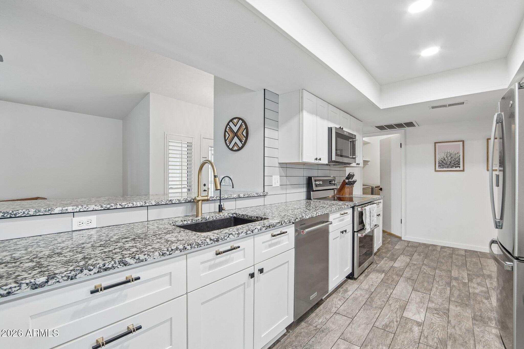 DOBSON SHORES - Residential