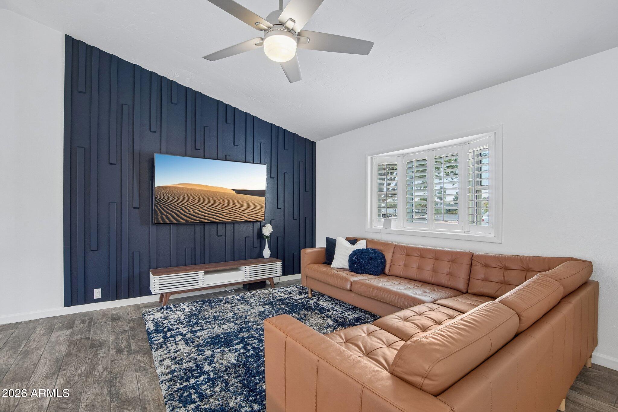DOBSON SHORES - Residential
