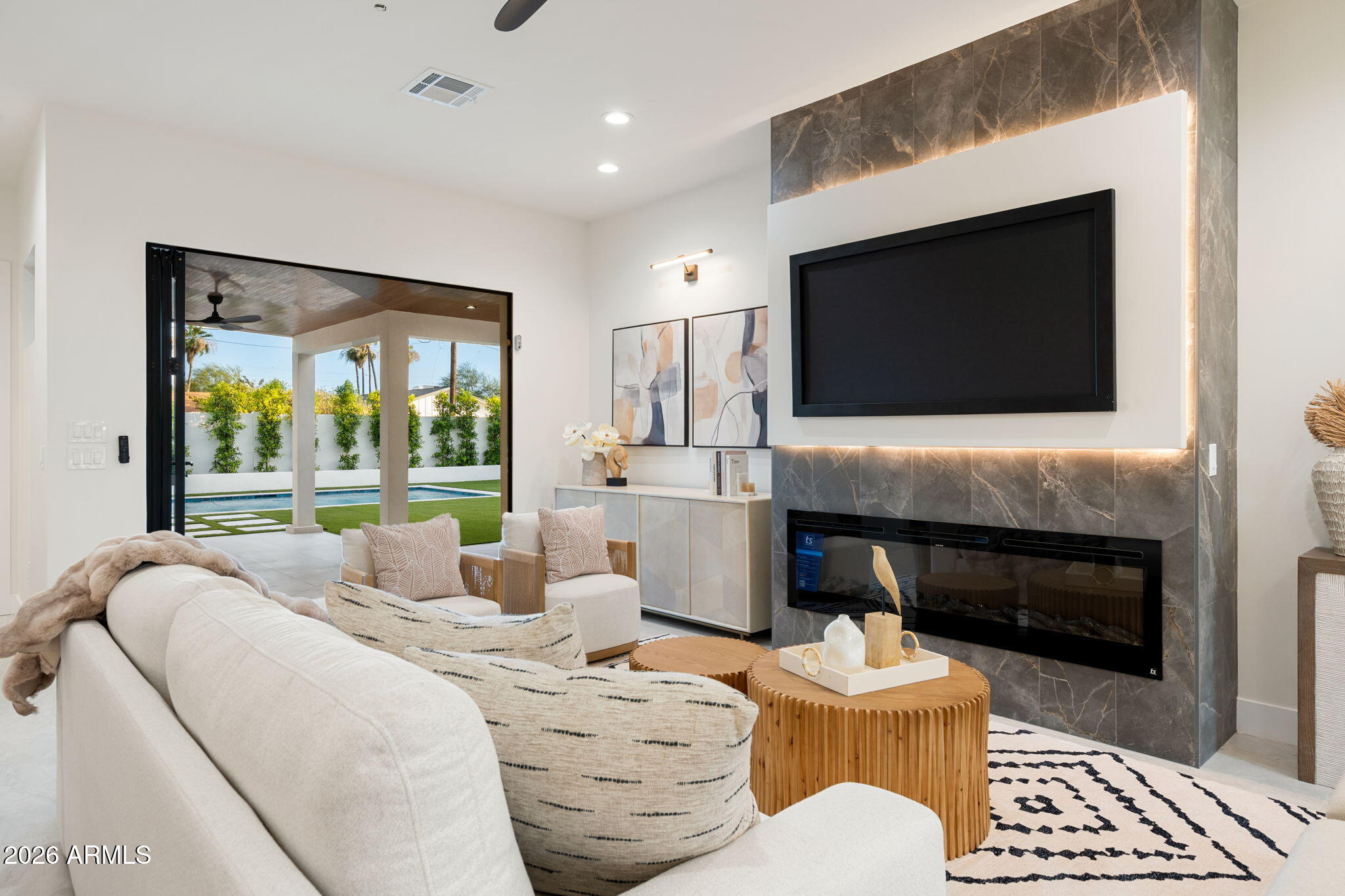 POINTE SCOTTSDALE UNIT 1 - Residential