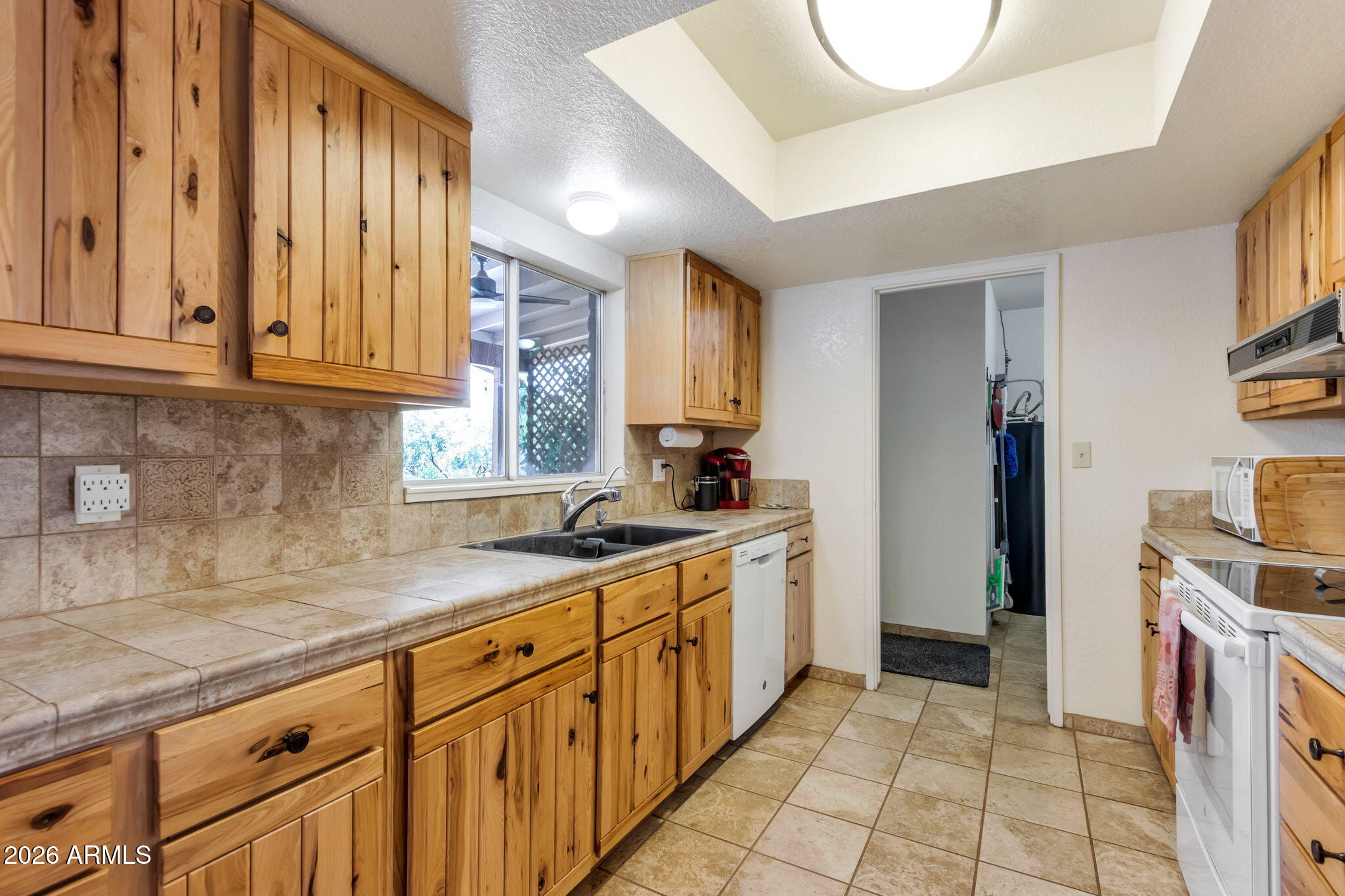 MEL GLO ESTATES - Residential