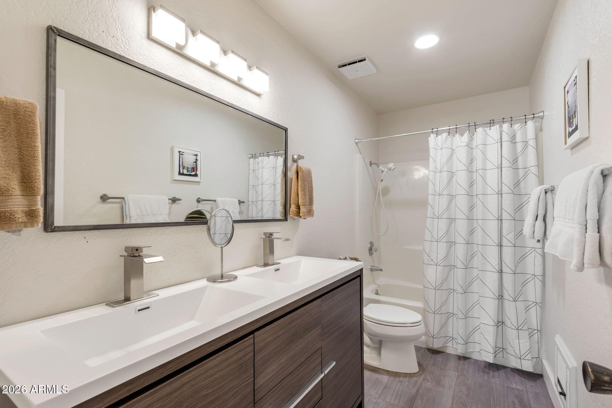 MEL GLO ESTATES - Residential