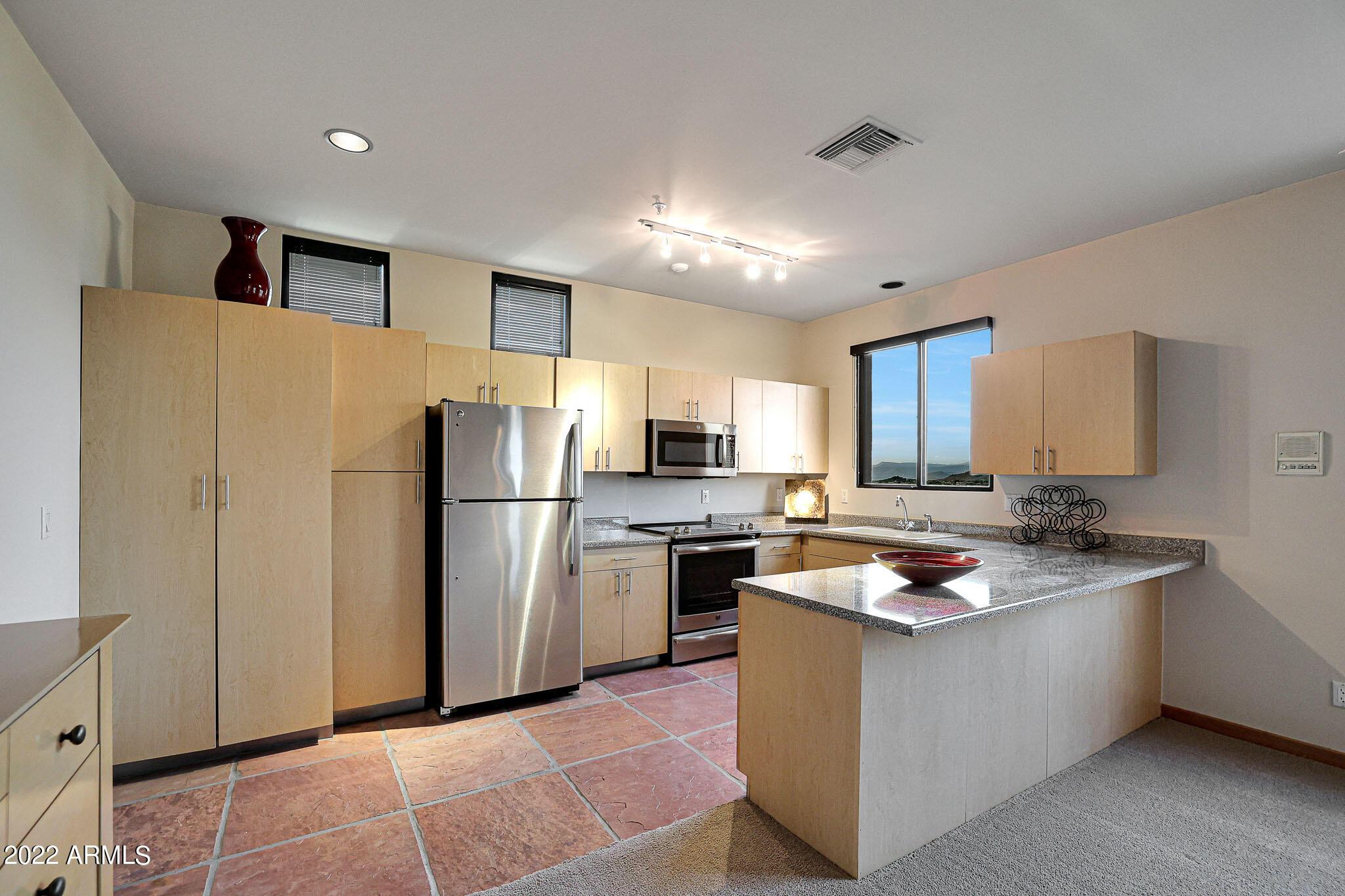 GOLDIE BROWN PINNACLE PEAK RANCH - Residential
