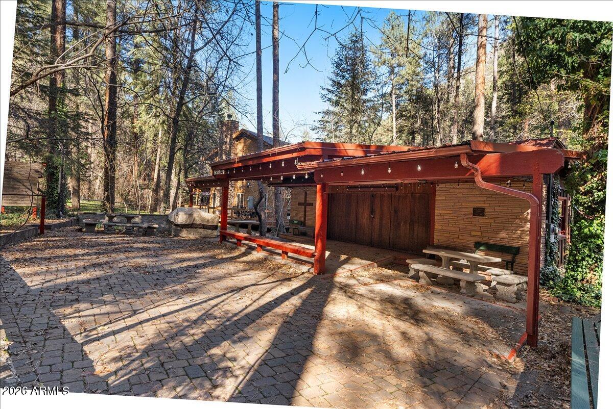 PINE FLATS - Residential