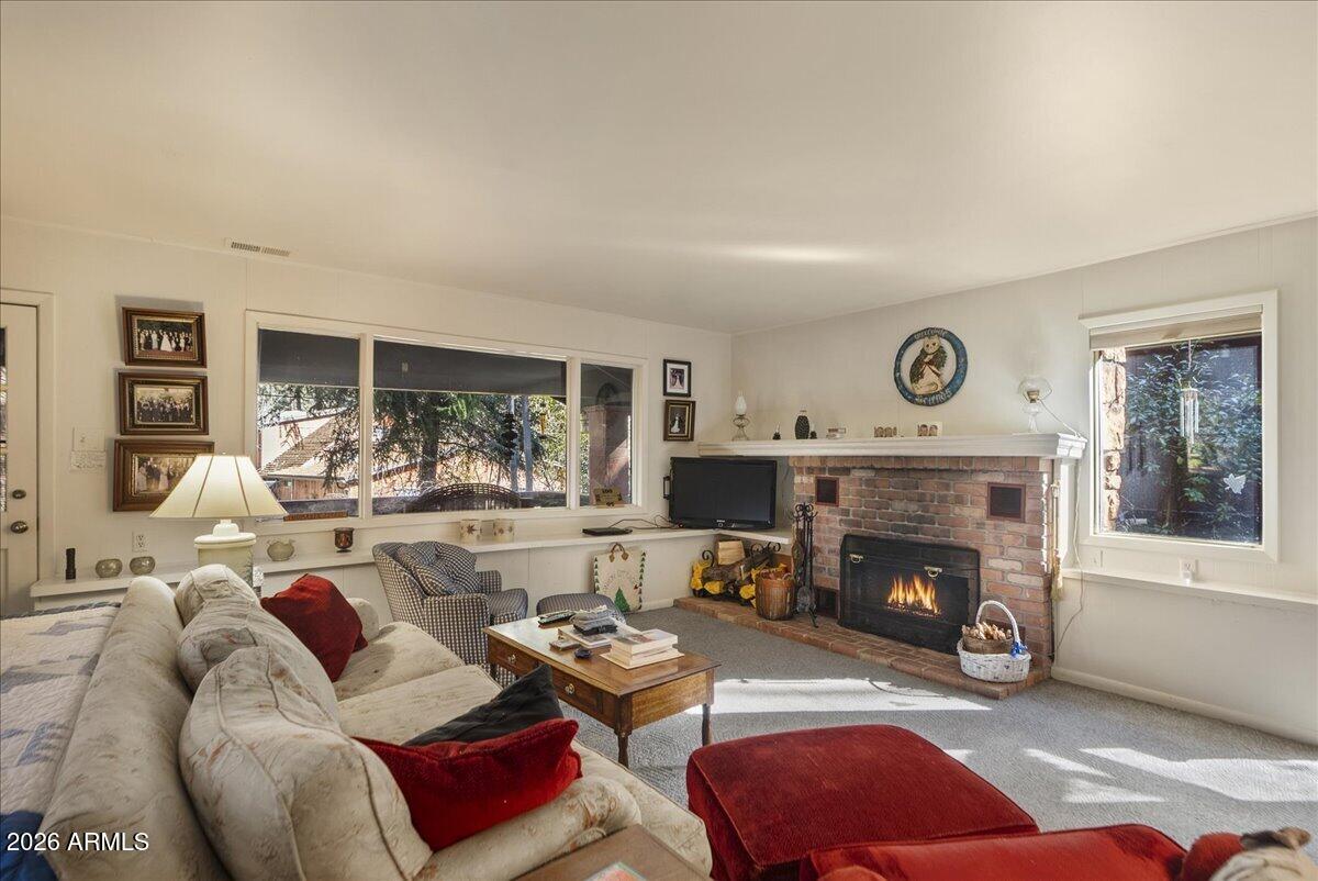 PINE FLATS - Residential