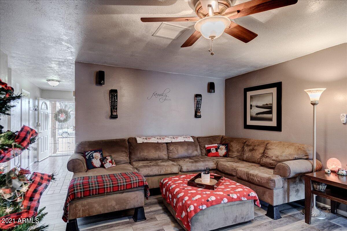 KINGS MANOR - Residential