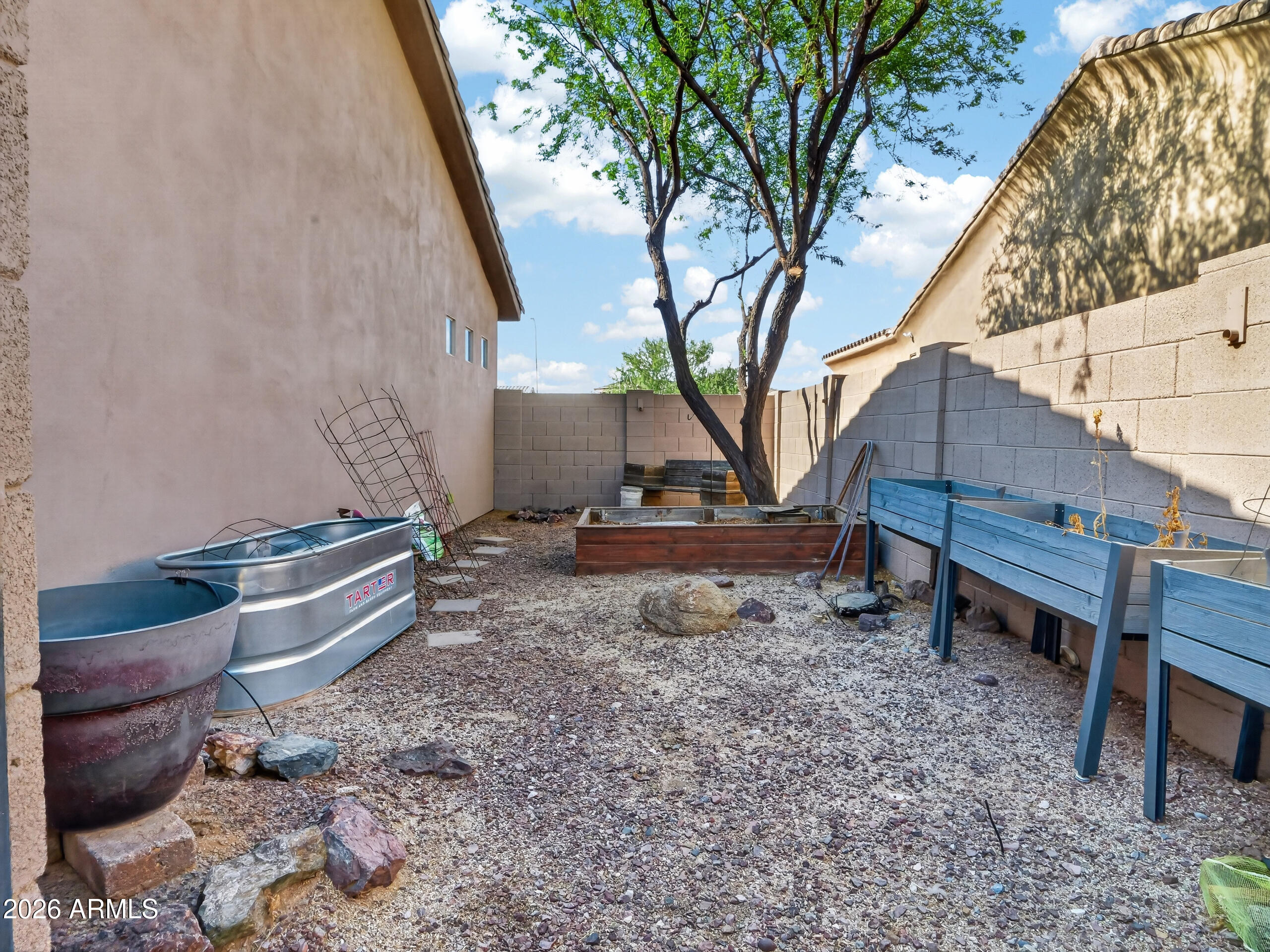 HIGHLINE RANCH - Residential