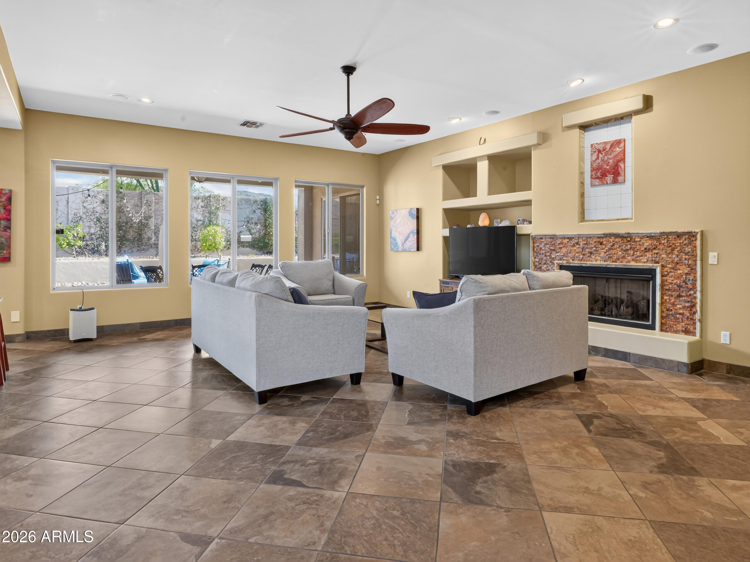 HIGHLINE RANCH - Residential