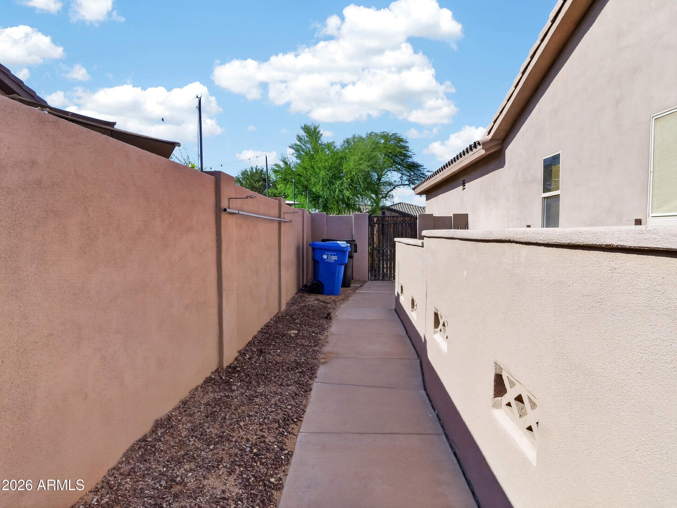 HIGHLINE RANCH - Residential