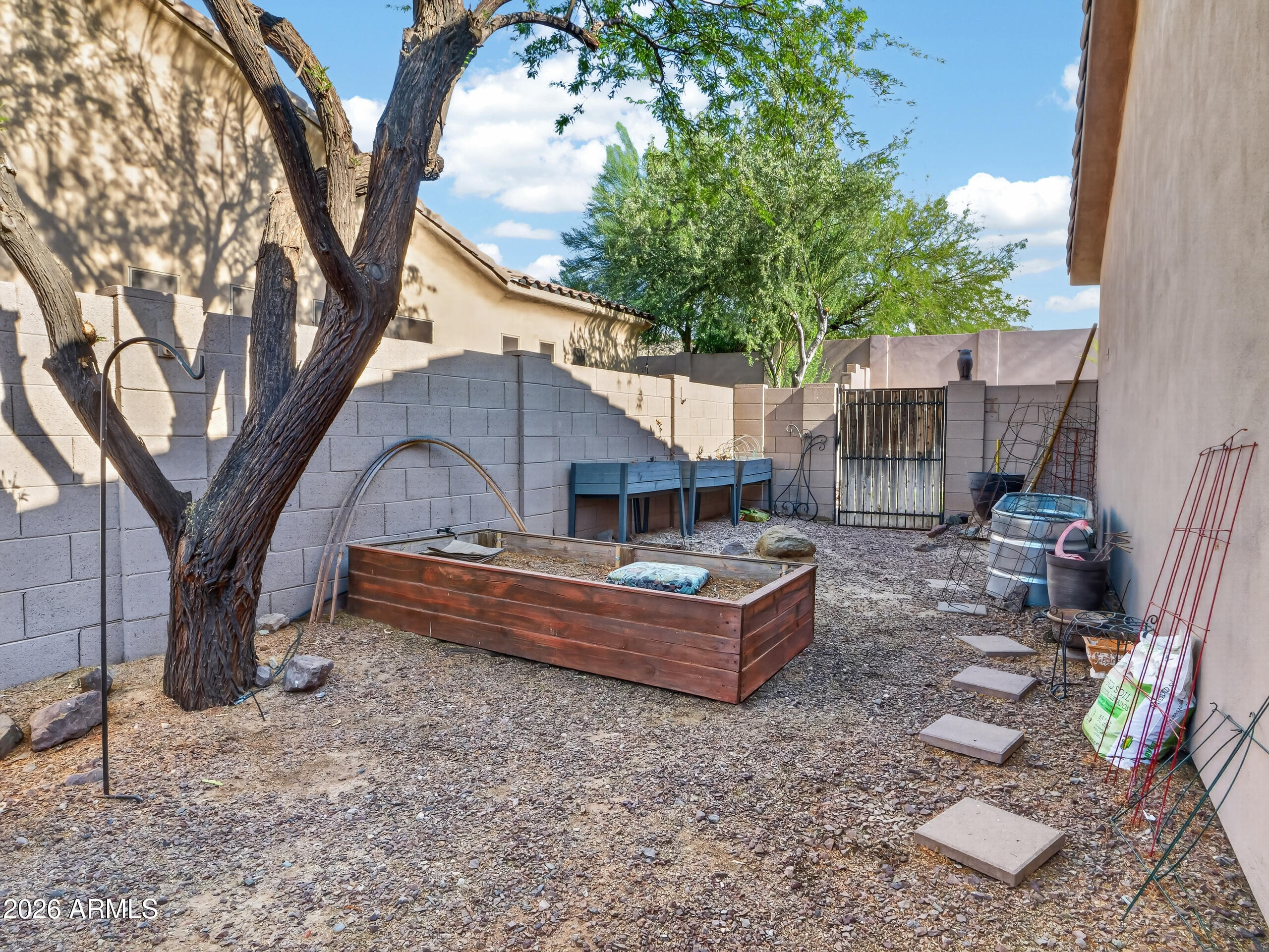 HIGHLINE RANCH - Residential