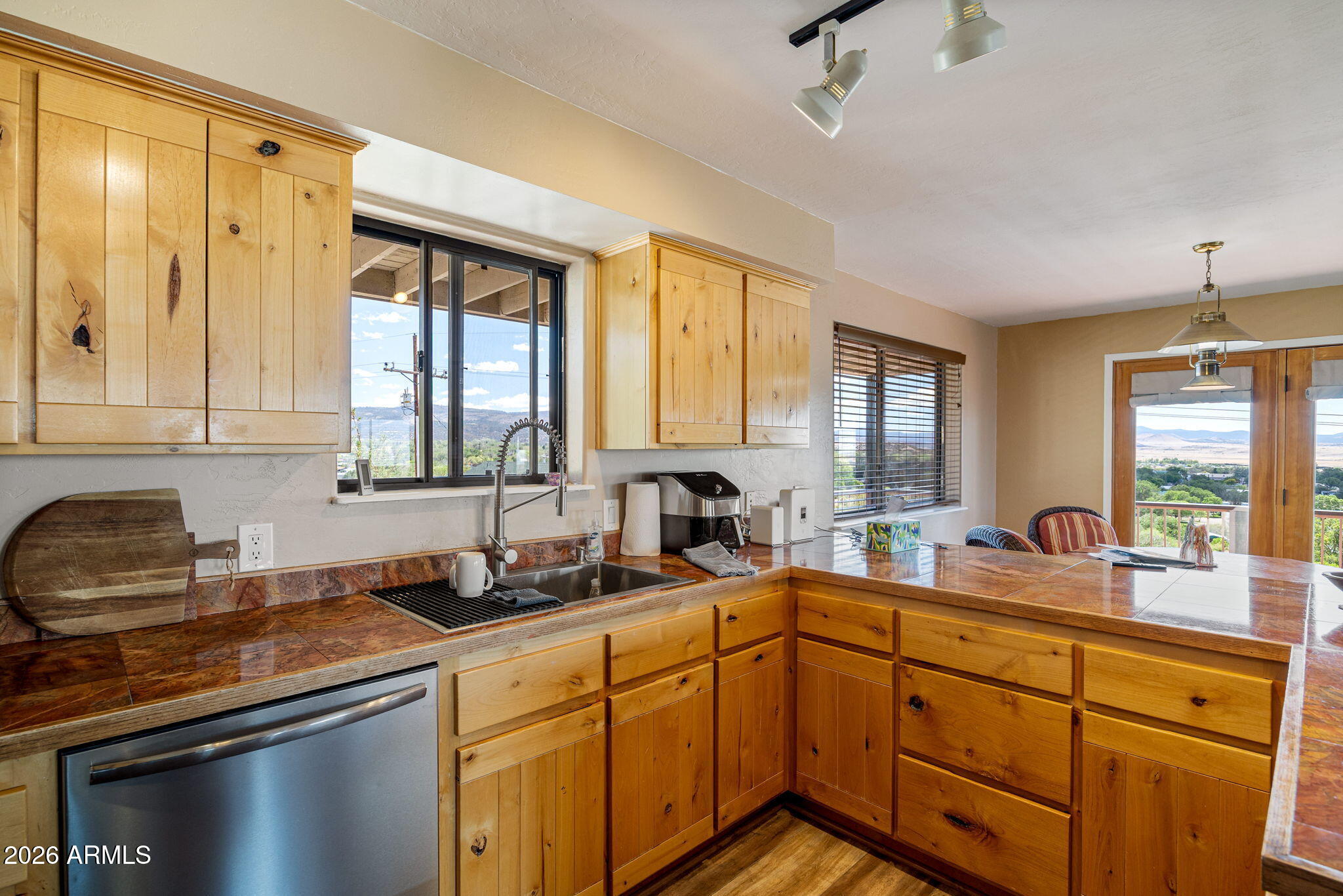 HILLCREST - Residential