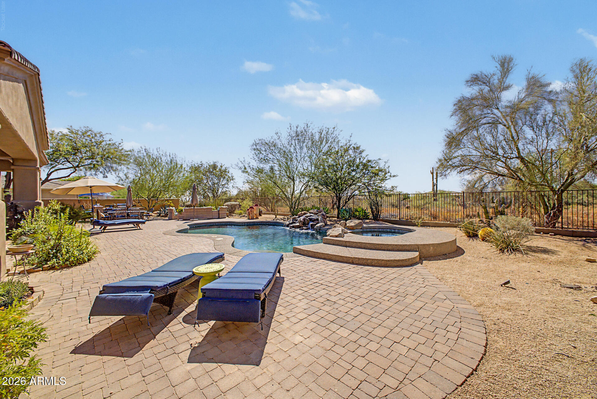 SAGUARO HIGHLANDS - Residential