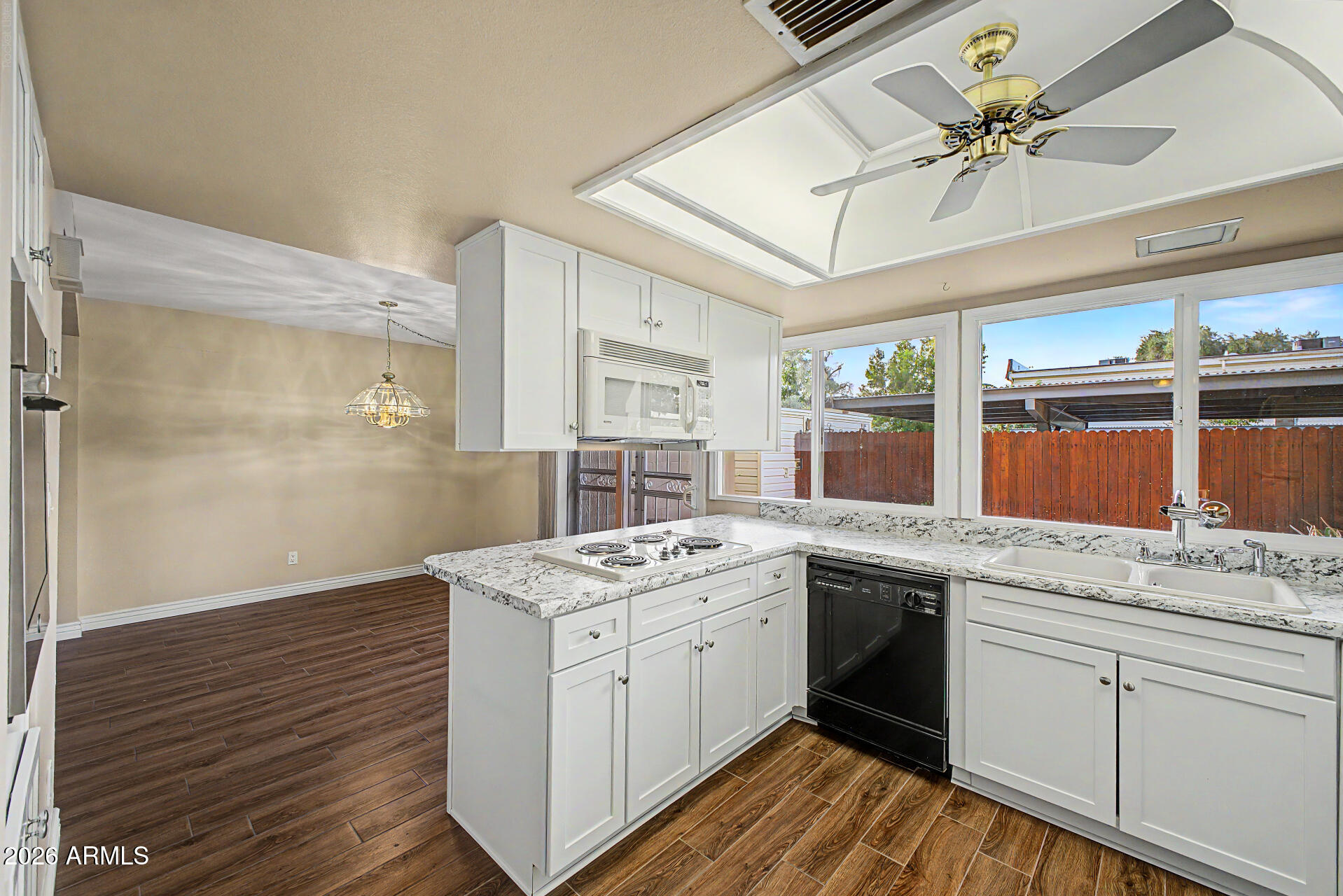 LA BUENA VIDA TOWNHOUSES - Residential