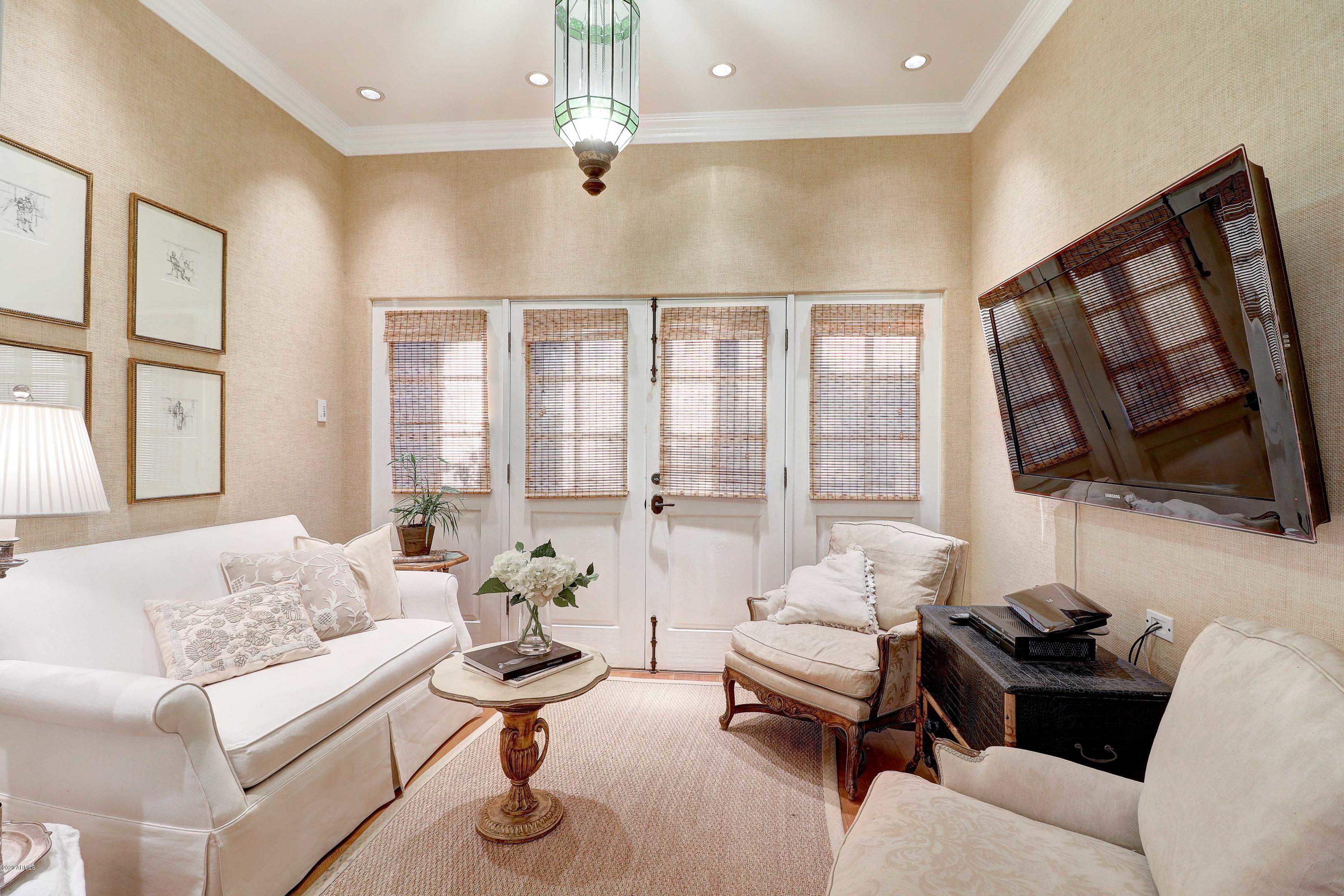 PARADISE HILLS - Residential