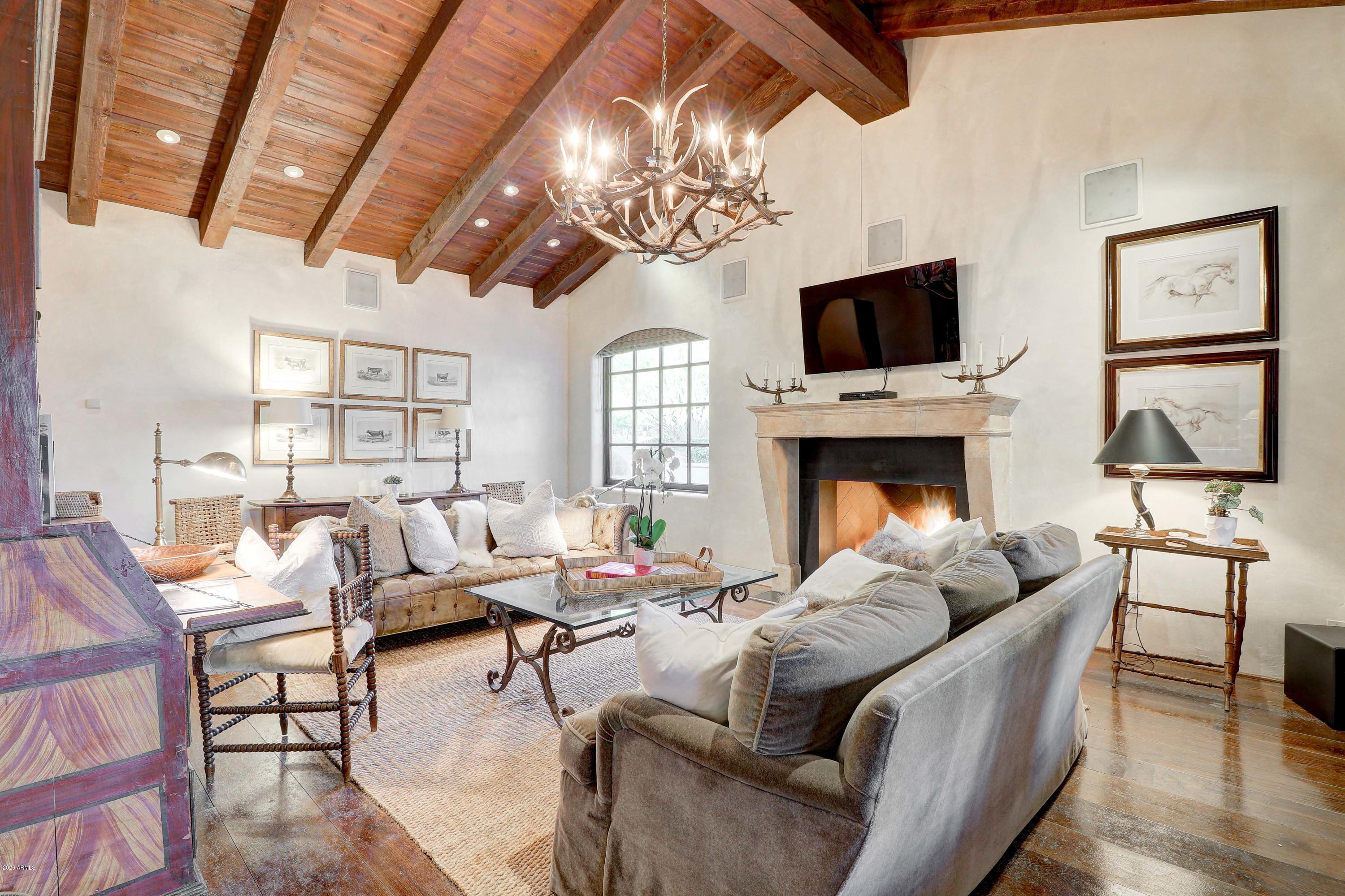 PARADISE HILLS - Residential
