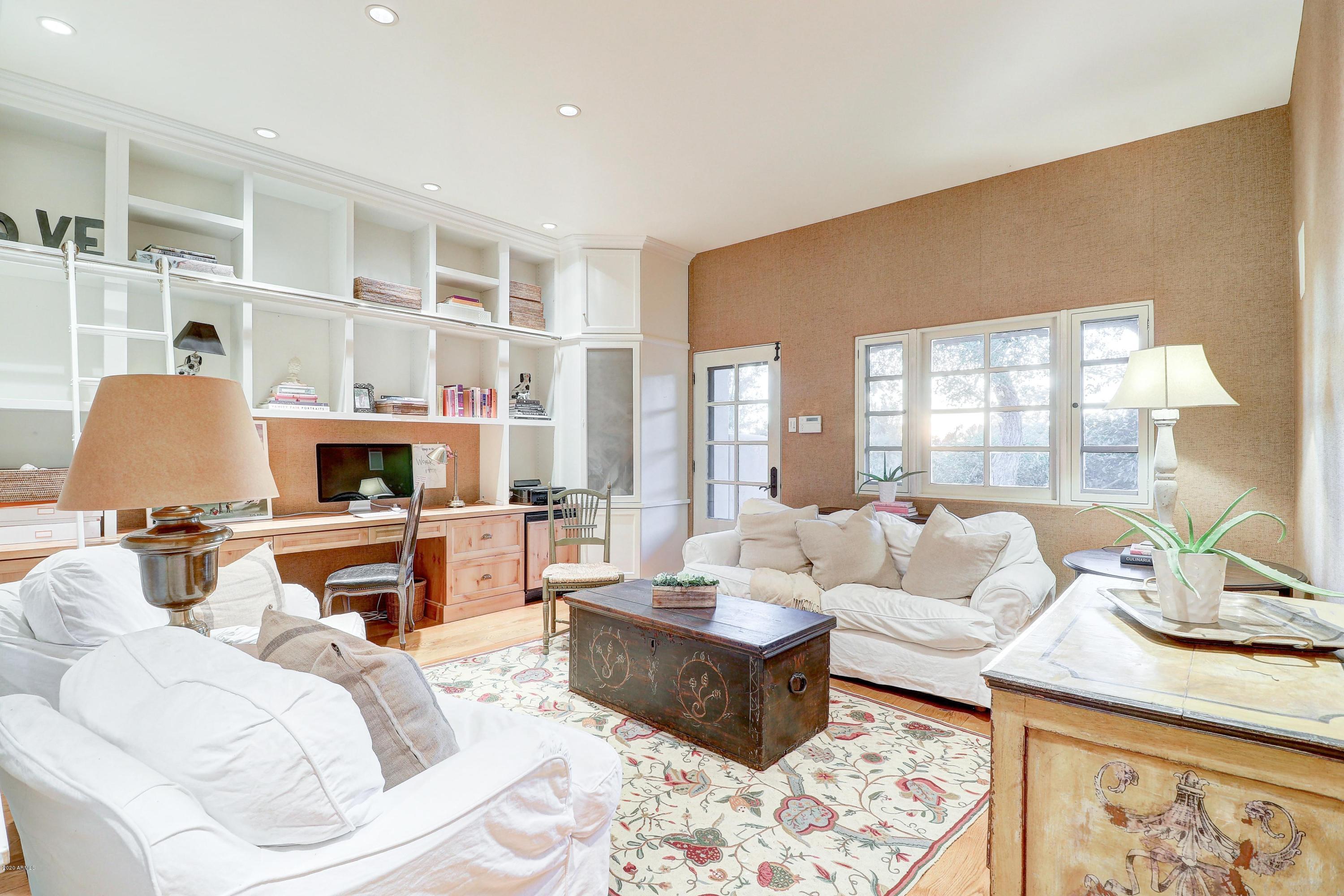 PARADISE HILLS - Residential