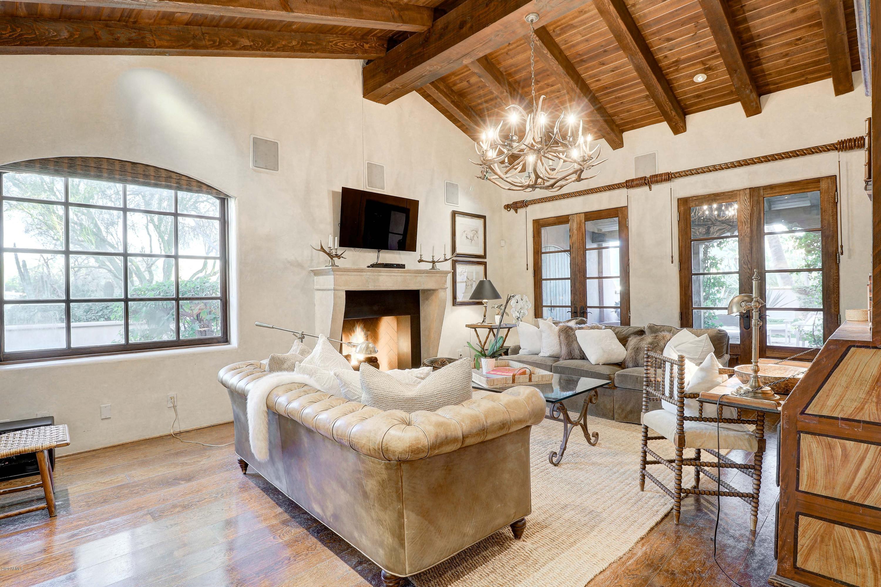 PARADISE HILLS - Residential