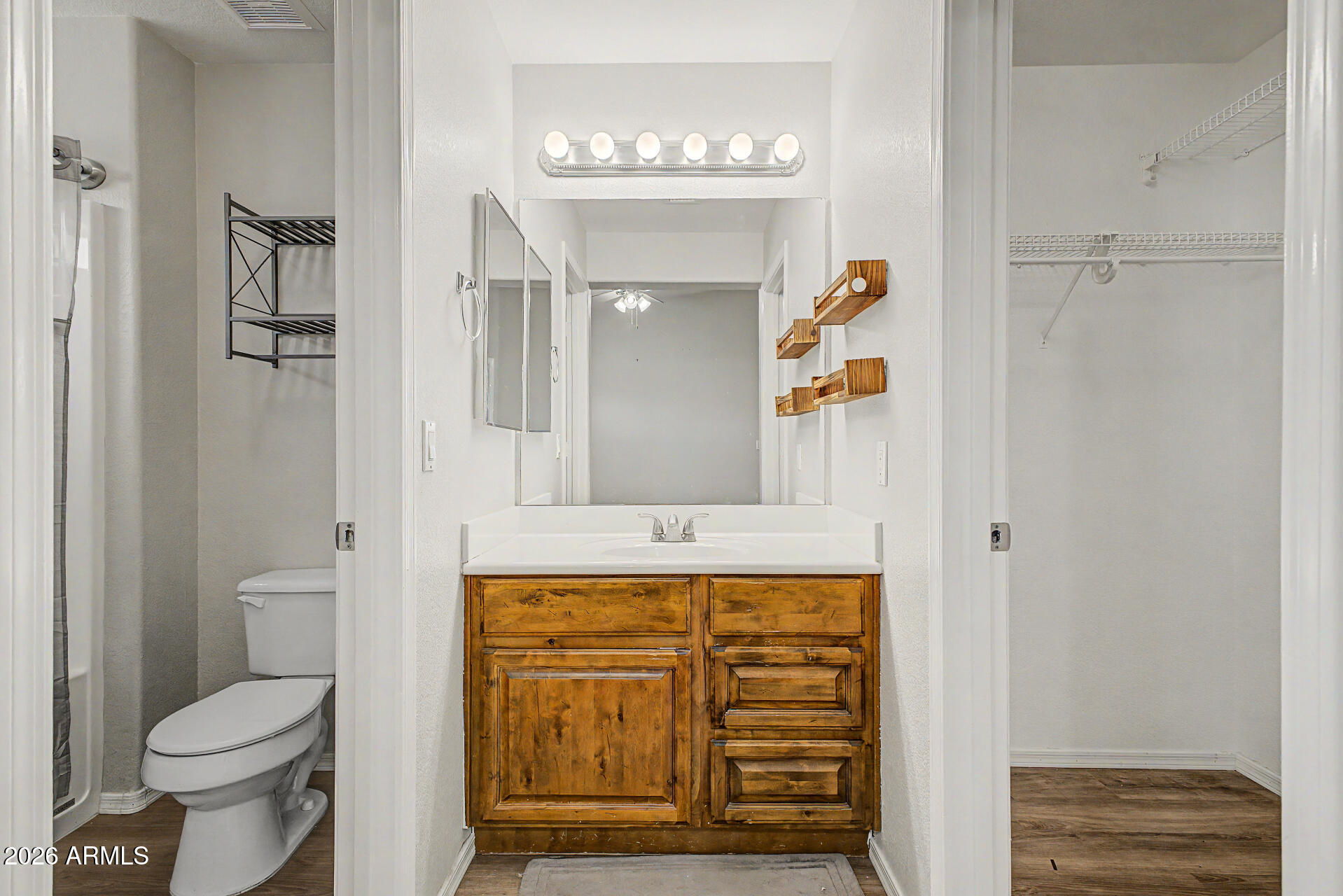 LAS BRISAS POINTE - Residential