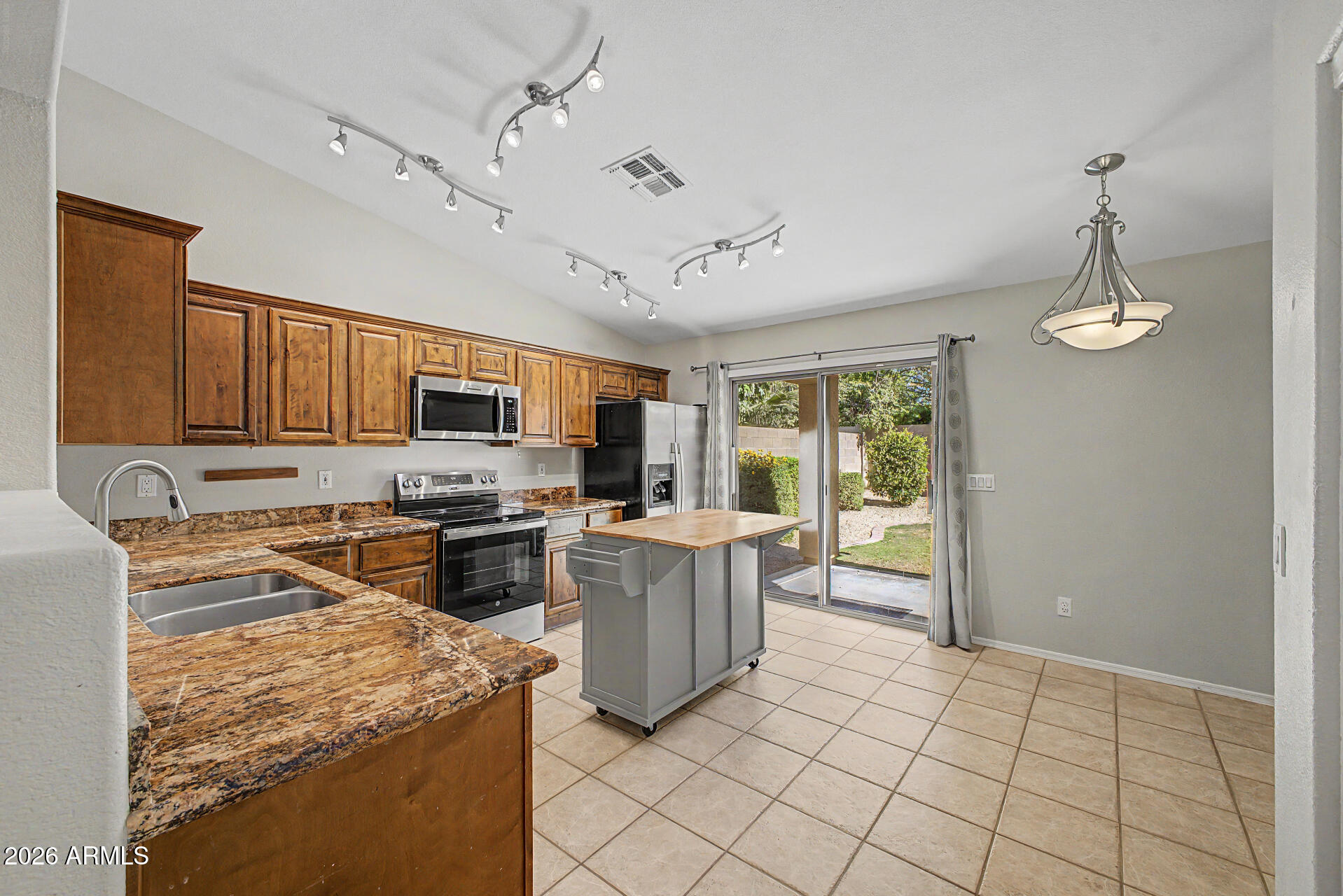 LAS BRISAS POINTE - Residential