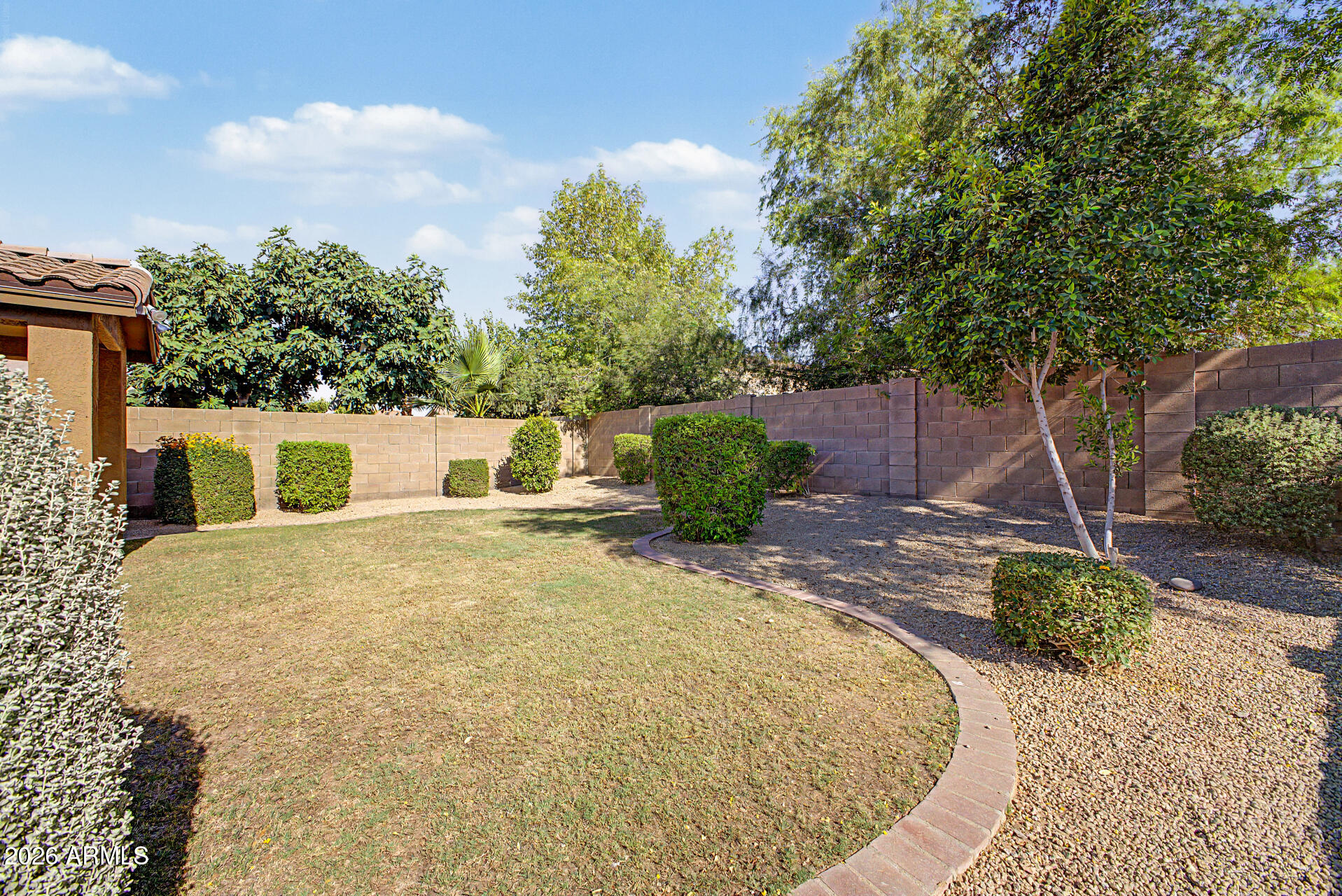 LAS BRISAS POINTE - Residential