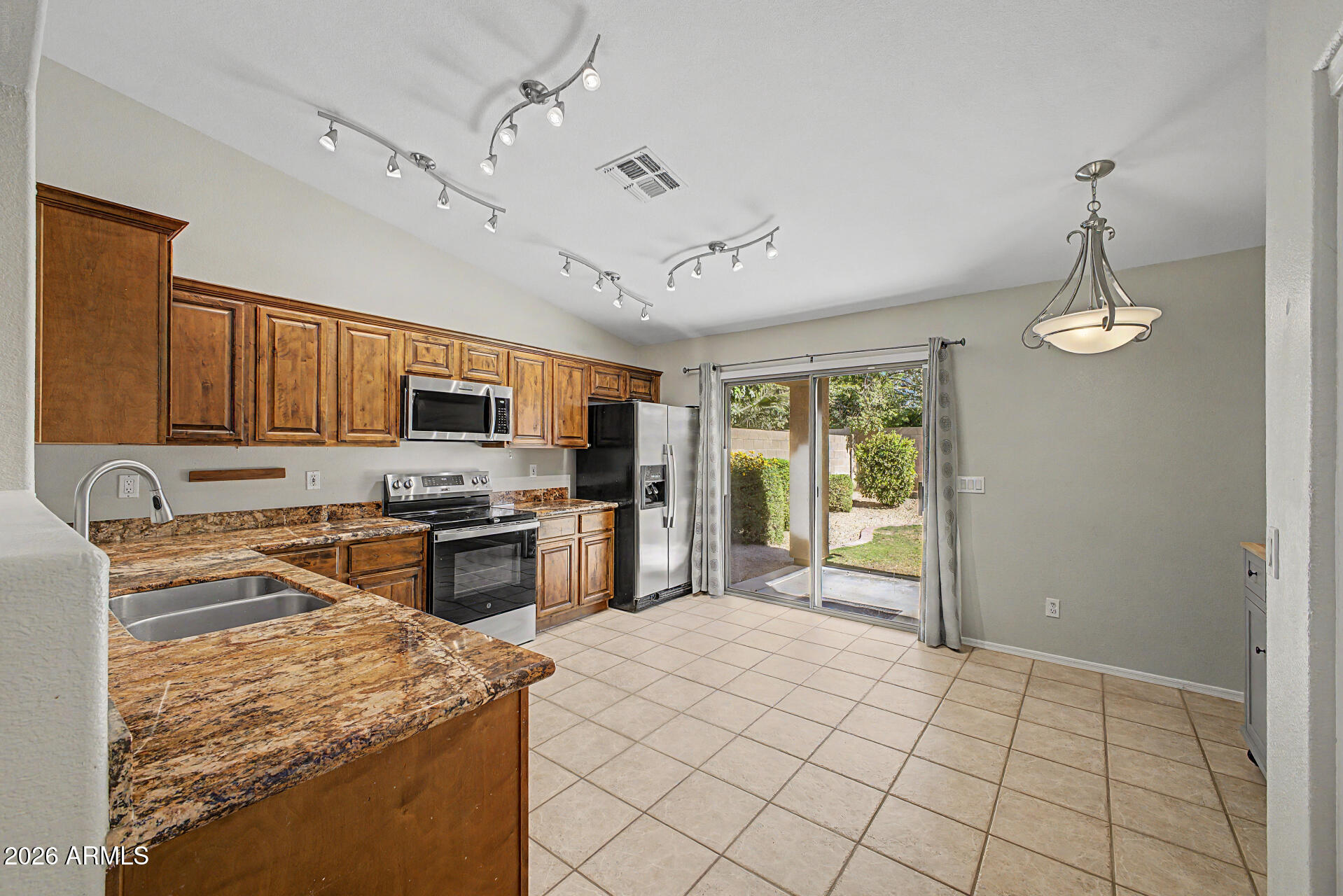LAS BRISAS POINTE - Residential